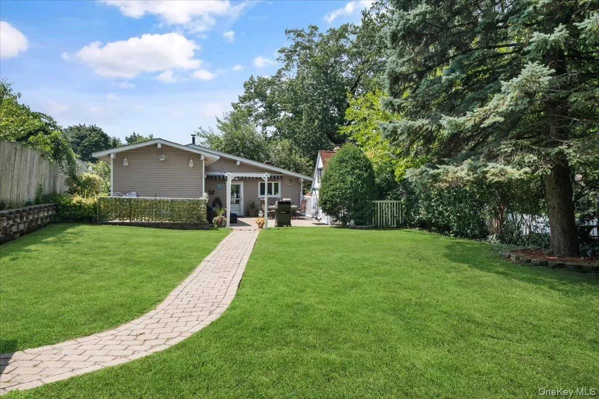 36 Shelburne Road, Yonkers, NY, 3 Bedrooms Bedrooms, 8 Rooms Rooms,3 BathroomsBathrooms,Residential,For Rent,Shelburne,0,1020290 36 Shelburne Road, Yonkers, NY, 3 Bedrooms Bedrooms, 8 Rooms Rooms,3 BathroomsBathrooms,Residential,For Rent,Shelburne,0,1020290