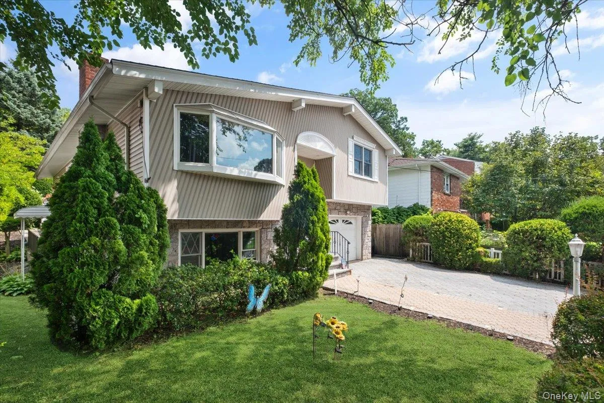 36 Shelburne Road, Yonkers, NY, 3 Bedrooms Bedrooms, 8 Rooms Rooms,3 BathroomsBathrooms,Residential,For Rent,Shelburne,0,1020290 36 Shelburne Road, Yonkers, NY, 3 Bedrooms Bedrooms, 8 Rooms Rooms,3 BathroomsBathrooms,Residential,For Rent,Shelburne,0,1020290