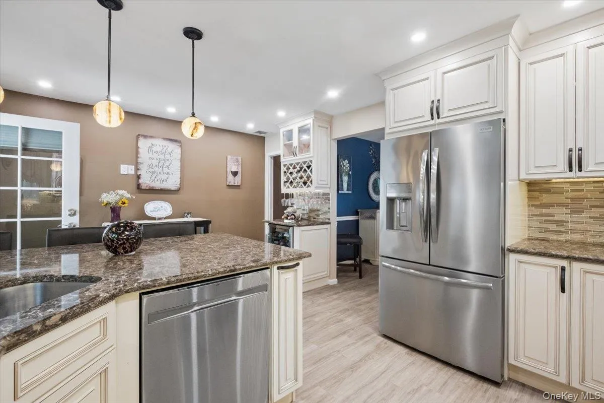 36 Shelburne Road, Yonkers, NY, 3 Bedrooms Bedrooms, 8 Rooms Rooms,3 BathroomsBathrooms,Residential,For Rent,Shelburne,0,1020290 36 Shelburne Road, Yonkers, NY, 3 Bedrooms Bedrooms, 8 Rooms Rooms,3 BathroomsBathrooms,Residential,For Rent,Shelburne,0,1020290