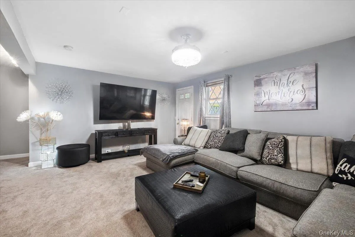 36 Shelburne Road, Yonkers, NY, 3 Bedrooms Bedrooms, 8 Rooms Rooms,3 BathroomsBathrooms,Residential,For Rent,Shelburne,0,1020290 36 Shelburne Road, Yonkers, NY, 3 Bedrooms Bedrooms, 8 Rooms Rooms,3 BathroomsBathrooms,Residential,For Rent,Shelburne,0,1020290