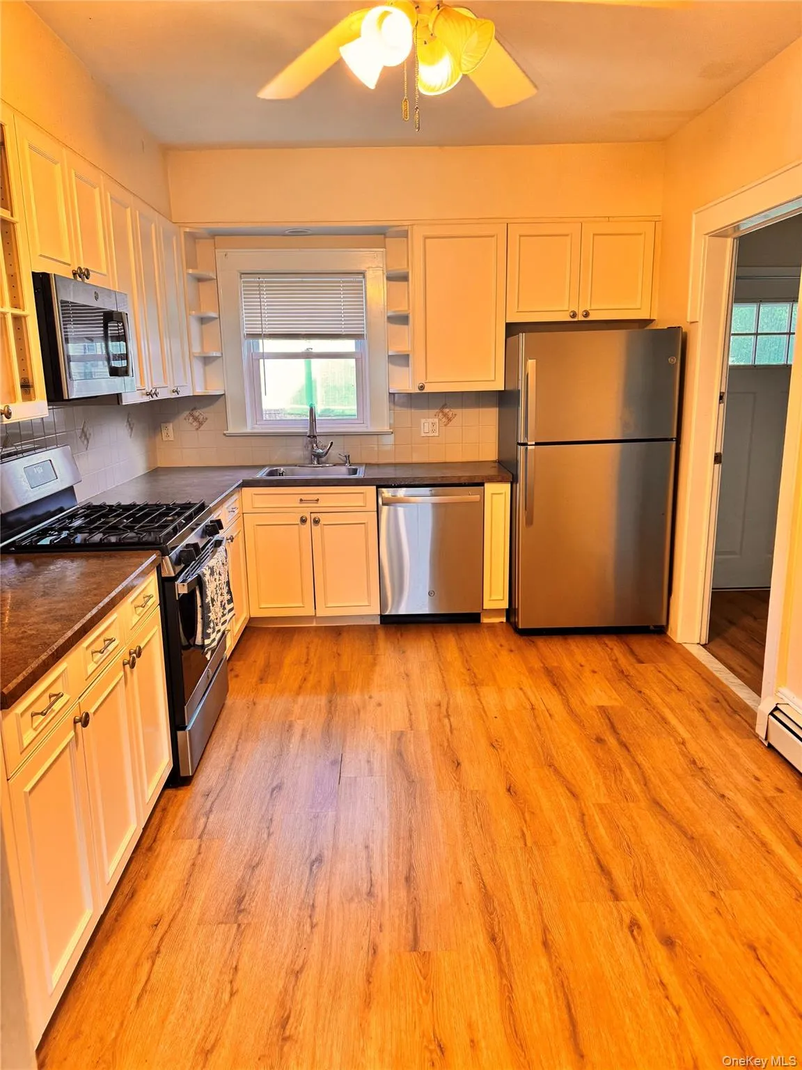 190 Park Avenue, Harrison, NY, 3 Bedrooms Bedrooms, 5 Rooms Rooms,2 BathroomsBathrooms,Residential Lease,For Rent,Park,0,1020291 190 Park Avenue, Harrison, NY, 3 Bedrooms Bedrooms, 5 Rooms Rooms,2 BathroomsBathrooms,Residential Lease,For Rent,Park,0,1020291