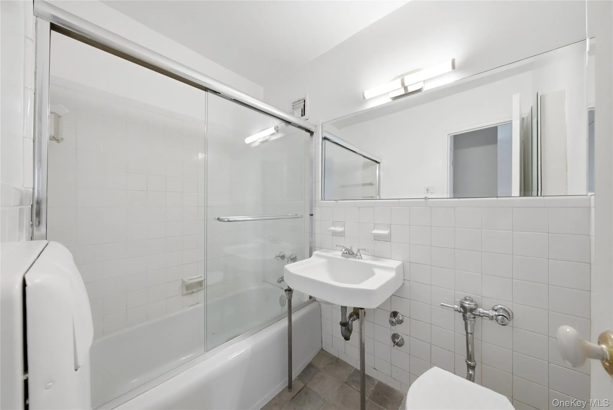 2575 Palisade Avenue, New York, NY, 1 Bedroom Bedrooms, 5 Rooms Rooms,1 BathroomBathrooms,Residential,For Rent,Palisade,0,1020293 2575 Palisade Avenue, New York, NY, 1 Bedroom Bedrooms, 5 Rooms Rooms,1 BathroomBathrooms,Residential,For Rent,Palisade,0,1020293