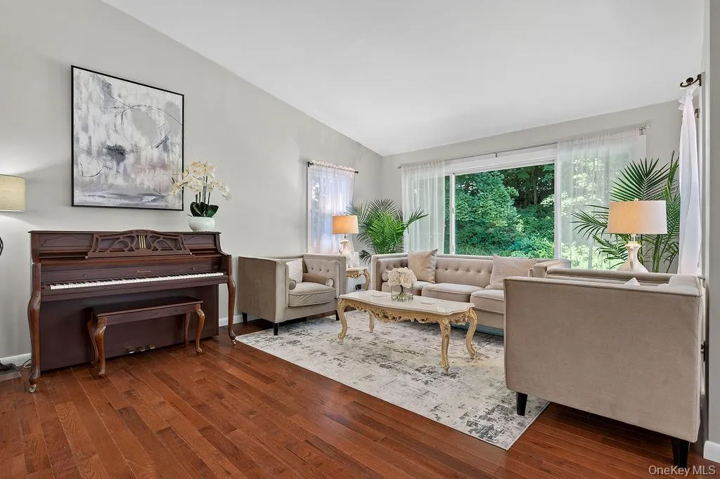 11 Oakridge Road, Greenburgh, NY, 3 Bedrooms Bedrooms, 8 Rooms Rooms,2 BathroomsBathrooms,Residential,For Rent,Oakridge,0,1020296 11 Oakridge Road, Greenburgh, NY, 3 Bedrooms Bedrooms, 8 Rooms Rooms,2 BathroomsBathrooms,Residential,For Rent,Oakridge,0,1020296