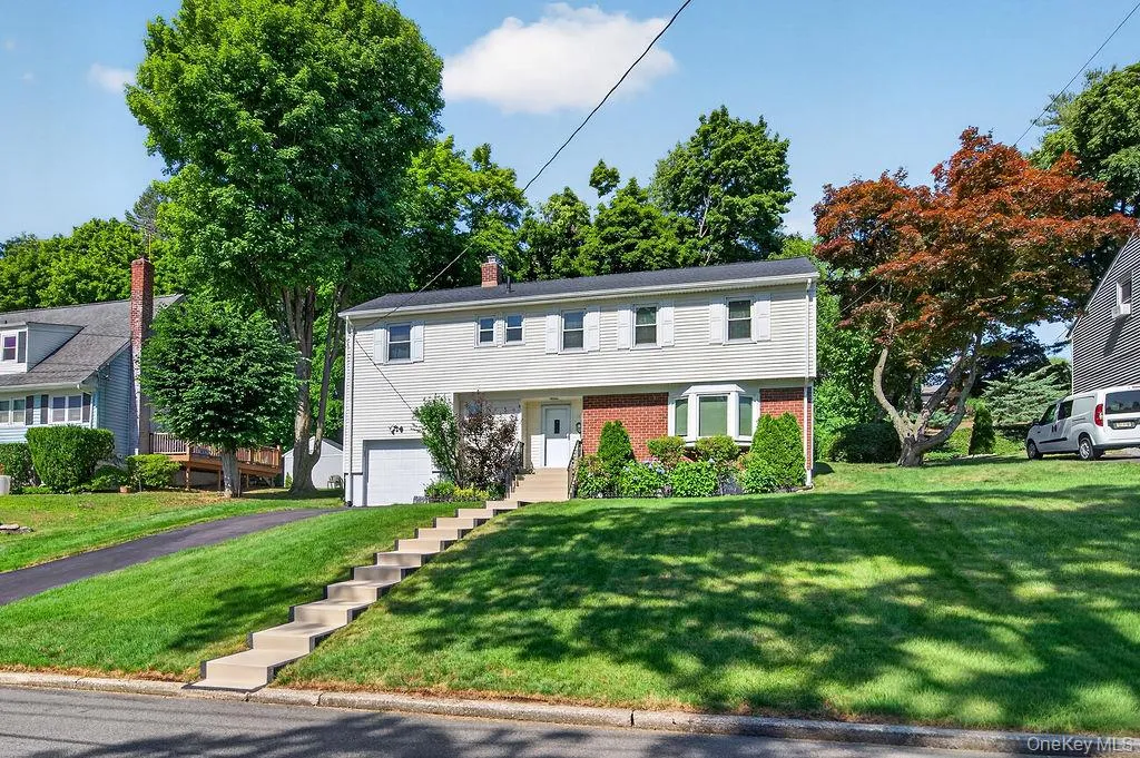 11 Oakridge Road, Greenburgh, NY, 3 Bedrooms Bedrooms, 8 Rooms Rooms,2 BathroomsBathrooms,Residential,For Rent,Oakridge,0,1020296 11 Oakridge Road, Greenburgh, NY, 3 Bedrooms Bedrooms, 8 Rooms Rooms,2 BathroomsBathrooms,Residential,For Rent,Oakridge,0,1020296