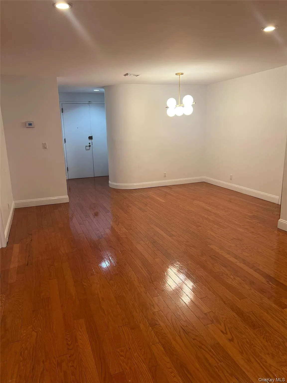 100 Cuttermill Road, North Hempstead, NY, 2 Bedrooms Bedrooms, 5 Rooms Rooms,2 BathroomsBathrooms,Residential Lease,For Rent,Cuttermill,0,1020297 100 Cuttermill Road, North Hempstead, NY, 2 Bedrooms Bedrooms, 5 Rooms Rooms,2 BathroomsBathrooms,Residential Lease,For Rent,Cuttermill,0,1020297