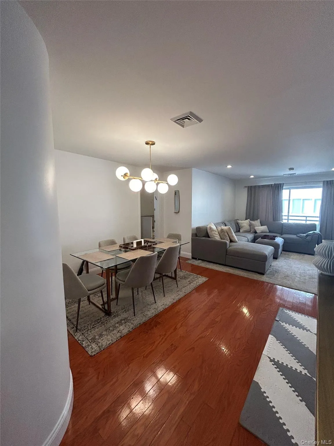 100 Cuttermill Road, North Hempstead, NY, 2 Bedrooms Bedrooms, 5 Rooms Rooms,2 BathroomsBathrooms,Residential Lease,For Rent,Cuttermill,0,1020297 100 Cuttermill Road, North Hempstead, NY, 2 Bedrooms Bedrooms, 5 Rooms Rooms,2 BathroomsBathrooms,Residential Lease,For Rent,Cuttermill,0,1020297