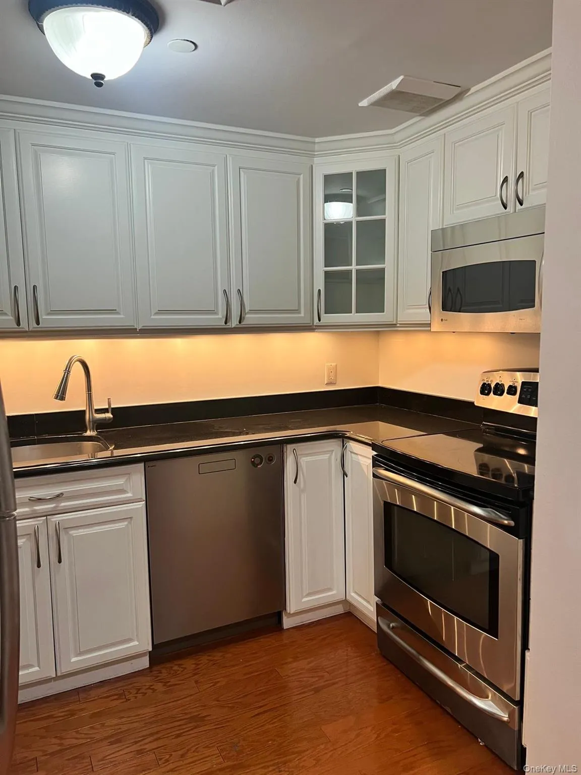 100 Cuttermill Road, North Hempstead, NY, 2 Bedrooms Bedrooms, 5 Rooms Rooms,2 BathroomsBathrooms,Residential Lease,For Rent,Cuttermill,0,1020297 100 Cuttermill Road, North Hempstead, NY, 2 Bedrooms Bedrooms, 5 Rooms Rooms,2 BathroomsBathrooms,Residential Lease,For Rent,Cuttermill,0,1020297