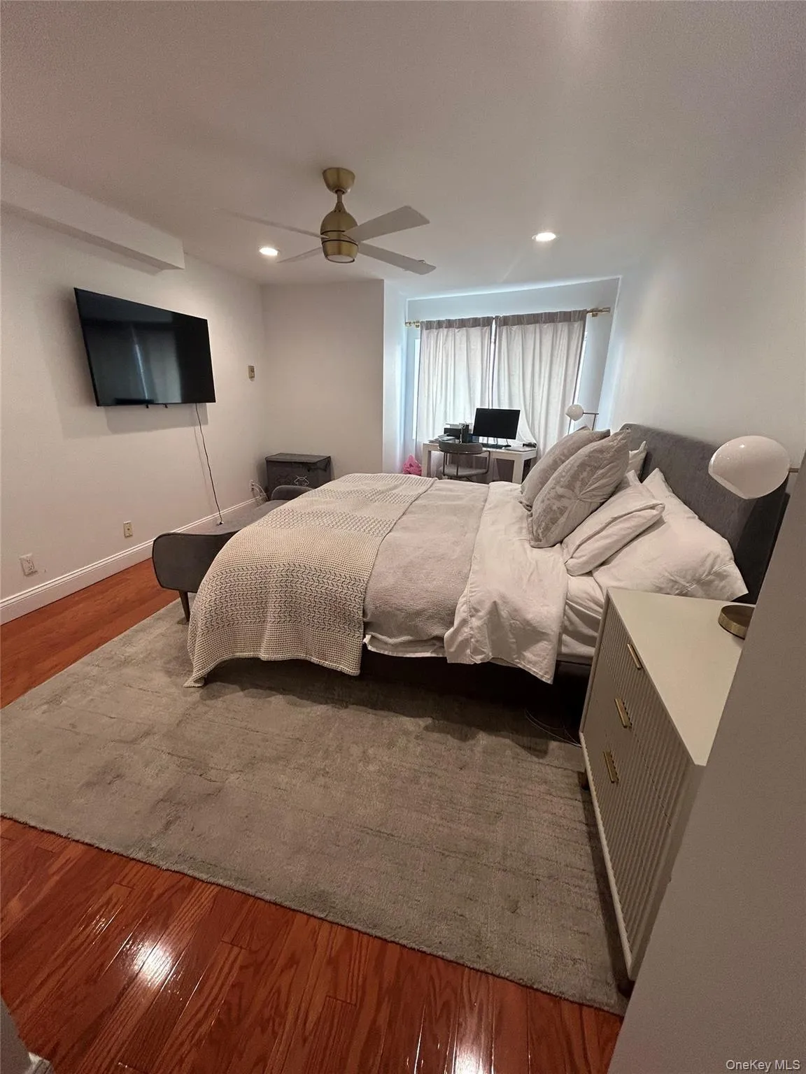 100 Cuttermill Road, North Hempstead, NY, 2 Bedrooms Bedrooms, 5 Rooms Rooms,2 BathroomsBathrooms,Residential Lease,For Rent,Cuttermill,0,1020297 100 Cuttermill Road, North Hempstead, NY, 2 Bedrooms Bedrooms, 5 Rooms Rooms,2 BathroomsBathrooms,Residential Lease,For Rent,Cuttermill,0,1020297