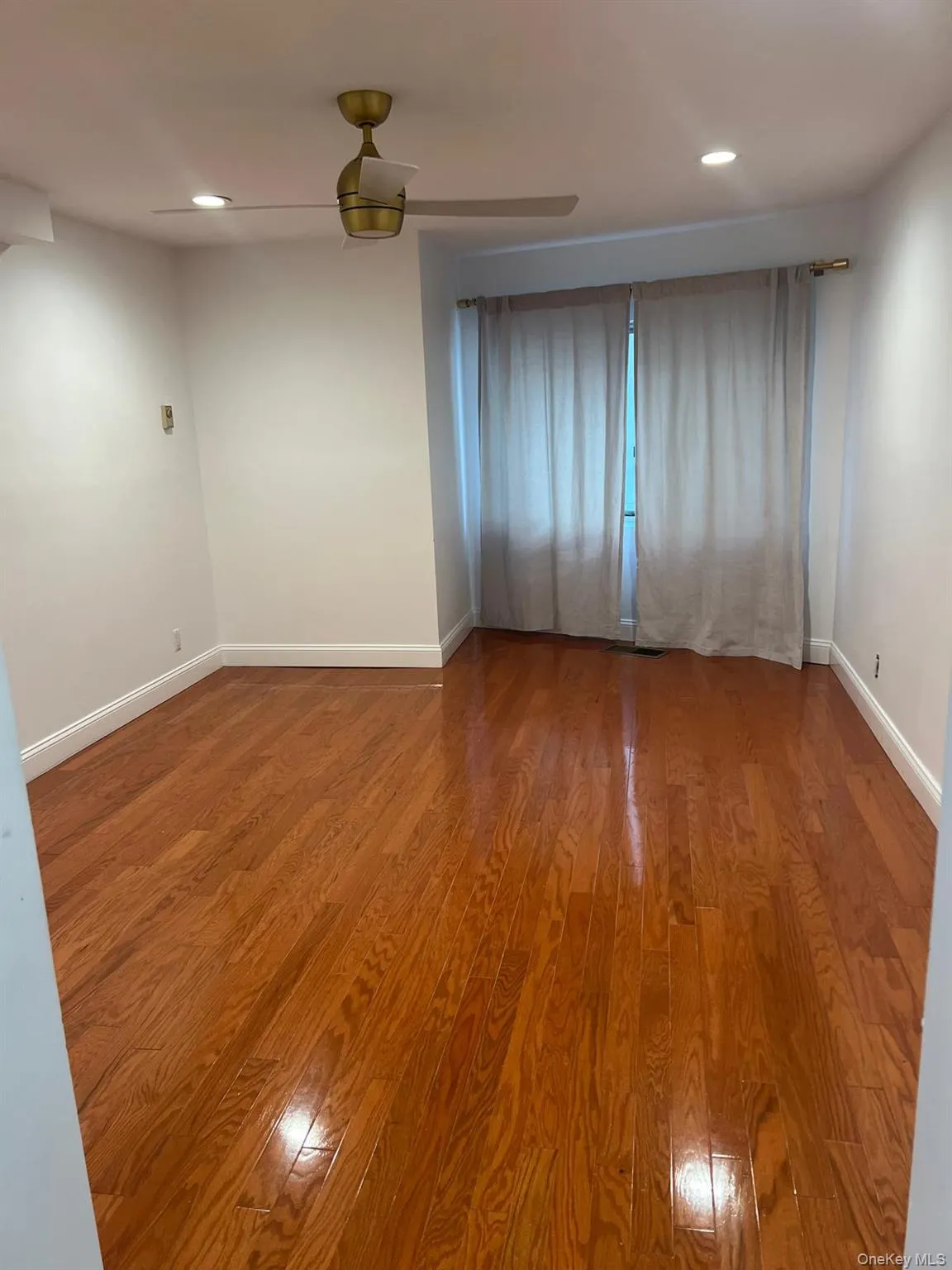 100 Cuttermill Road, North Hempstead, NY, 2 Bedrooms Bedrooms, 5 Rooms Rooms,2 BathroomsBathrooms,Residential Lease,For Rent,Cuttermill,0,1020297 100 Cuttermill Road, North Hempstead, NY, 2 Bedrooms Bedrooms, 5 Rooms Rooms,2 BathroomsBathrooms,Residential Lease,For Rent,Cuttermill,0,1020297