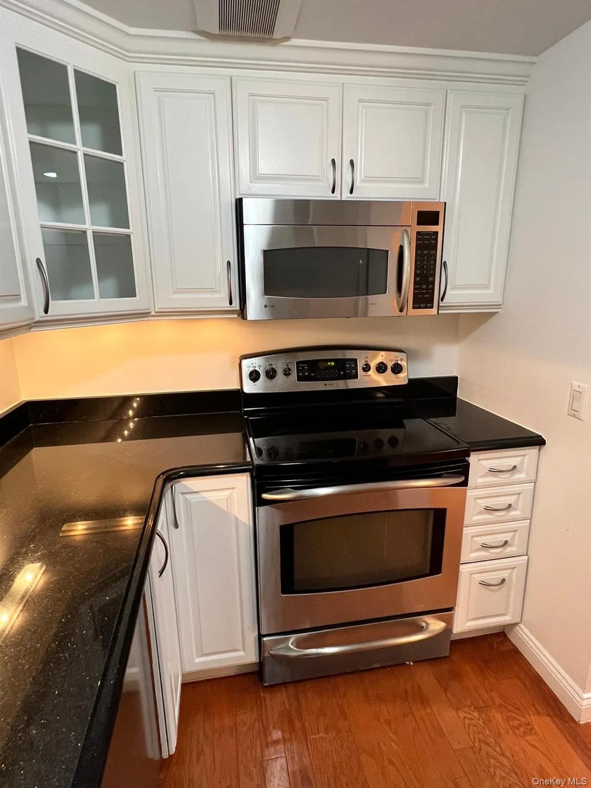 100 Cuttermill Road, North Hempstead, NY, 2 Bedrooms Bedrooms, 5 Rooms Rooms,2 BathroomsBathrooms,Residential Lease,For Rent,Cuttermill,0,1020297 100 Cuttermill Road, North Hempstead, NY, 2 Bedrooms Bedrooms, 5 Rooms Rooms,2 BathroomsBathrooms,Residential Lease,For Rent,Cuttermill,0,1020297