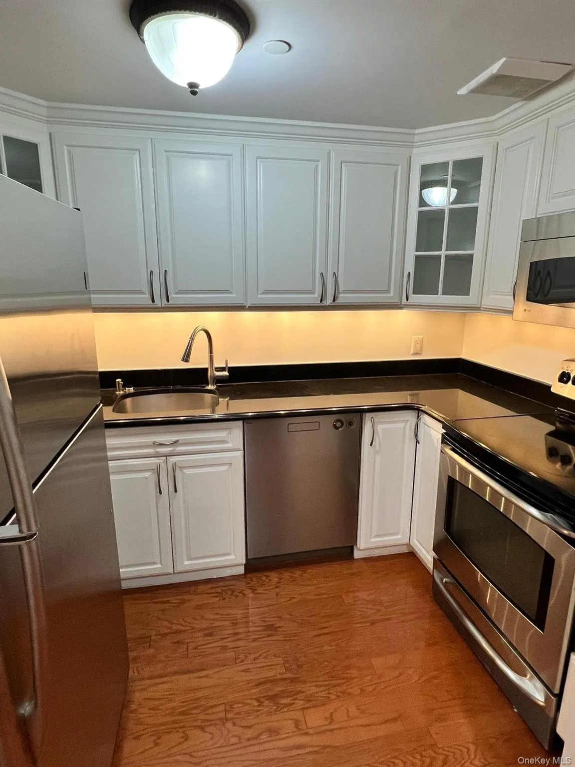 100 Cuttermill Road, North Hempstead, NY, 2 Bedrooms Bedrooms, 5 Rooms Rooms,2 BathroomsBathrooms,Residential Lease,For Rent,Cuttermill,0,1020297 100 Cuttermill Road, North Hempstead, NY, 2 Bedrooms Bedrooms, 5 Rooms Rooms,2 BathroomsBathrooms,Residential Lease,For Rent,Cuttermill,0,1020297
