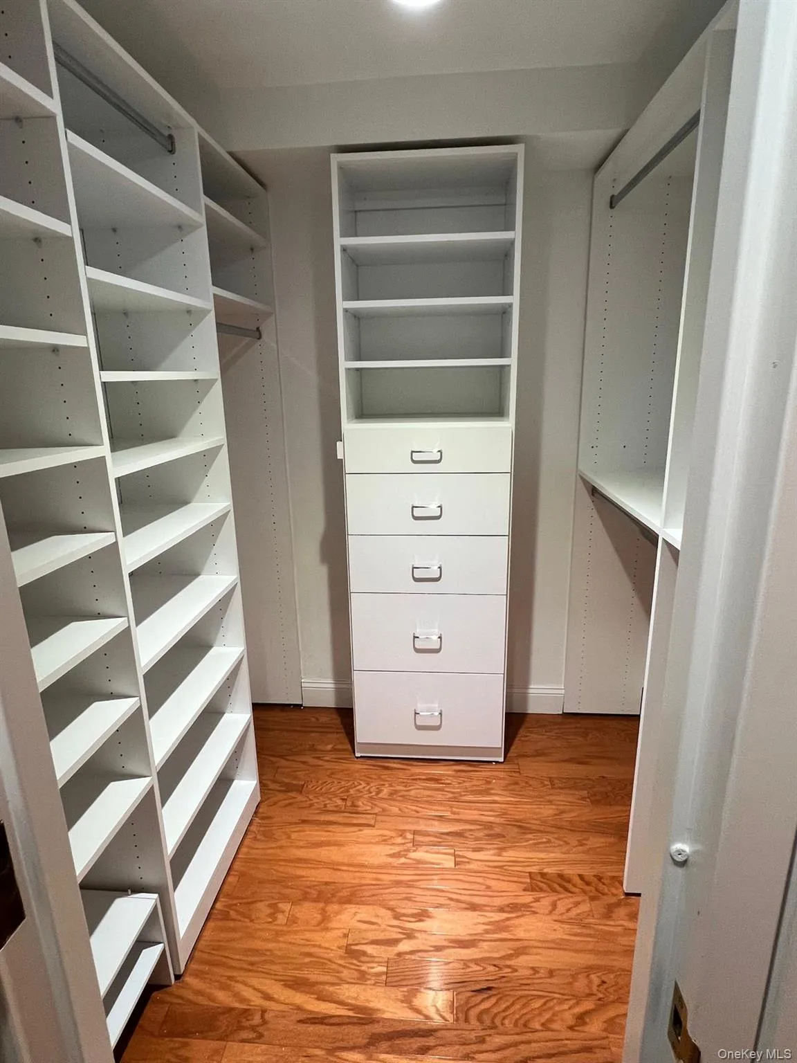 100 Cuttermill Road, North Hempstead, NY, 2 Bedrooms Bedrooms, 5 Rooms Rooms,2 BathroomsBathrooms,Residential Lease,For Rent,Cuttermill,0,1020297 100 Cuttermill Road, North Hempstead, NY, 2 Bedrooms Bedrooms, 5 Rooms Rooms,2 BathroomsBathrooms,Residential Lease,For Rent,Cuttermill,0,1020297
