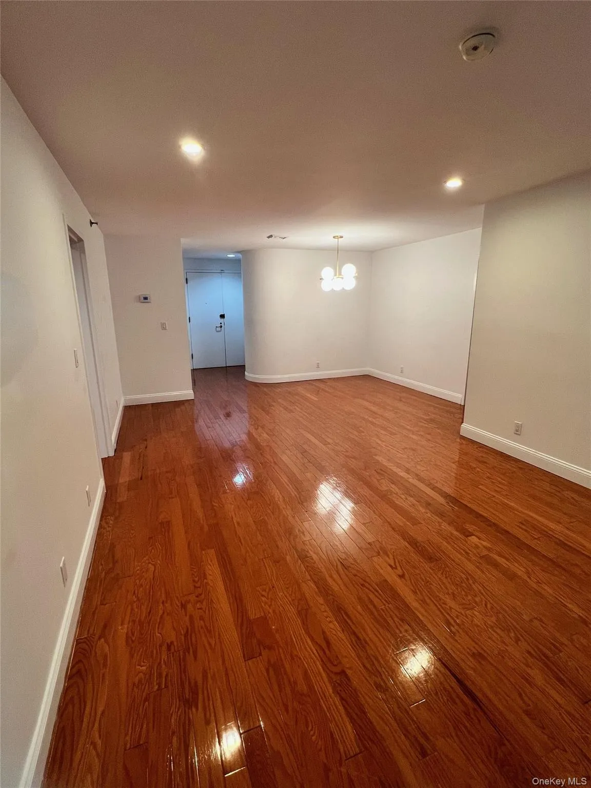 100 Cuttermill Road, North Hempstead, NY, 2 Bedrooms Bedrooms, 5 Rooms Rooms,2 BathroomsBathrooms,Residential Lease,For Rent,Cuttermill,0,1020297 100 Cuttermill Road, North Hempstead, NY, 2 Bedrooms Bedrooms, 5 Rooms Rooms,2 BathroomsBathrooms,Residential Lease,For Rent,Cuttermill,0,1020297