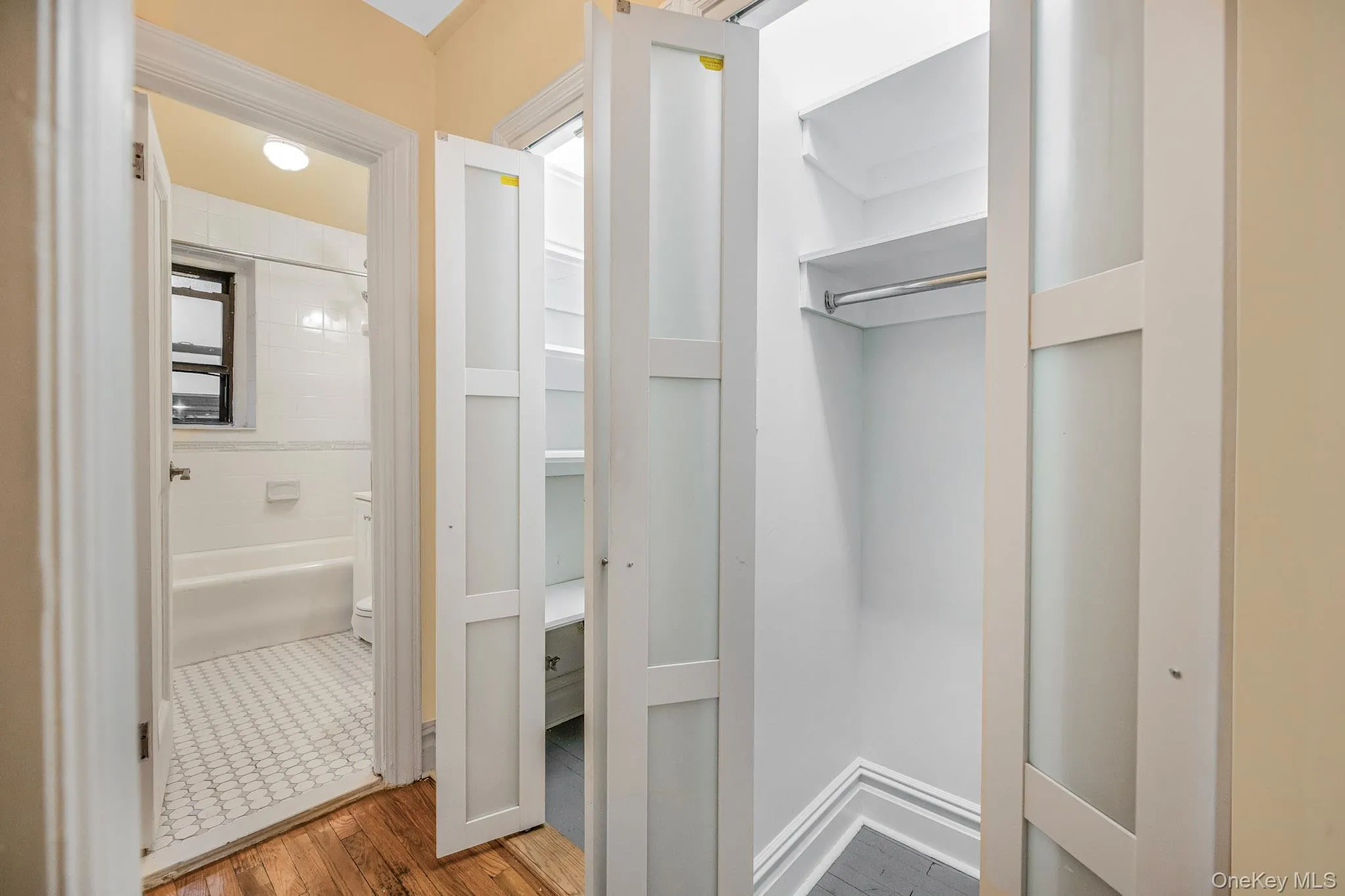 42 Barker Avenue, White Plains, NY, 1 Bedroom Bedrooms, 3 Rooms Rooms,1 BathroomBathrooms,Residential Lease,For Rent,Barker,0,1020310 42 Barker Avenue, White Plains, NY, 1 Bedroom Bedrooms, 3 Rooms Rooms,1 BathroomBathrooms,Residential Lease,For Rent,Barker,0,1020310