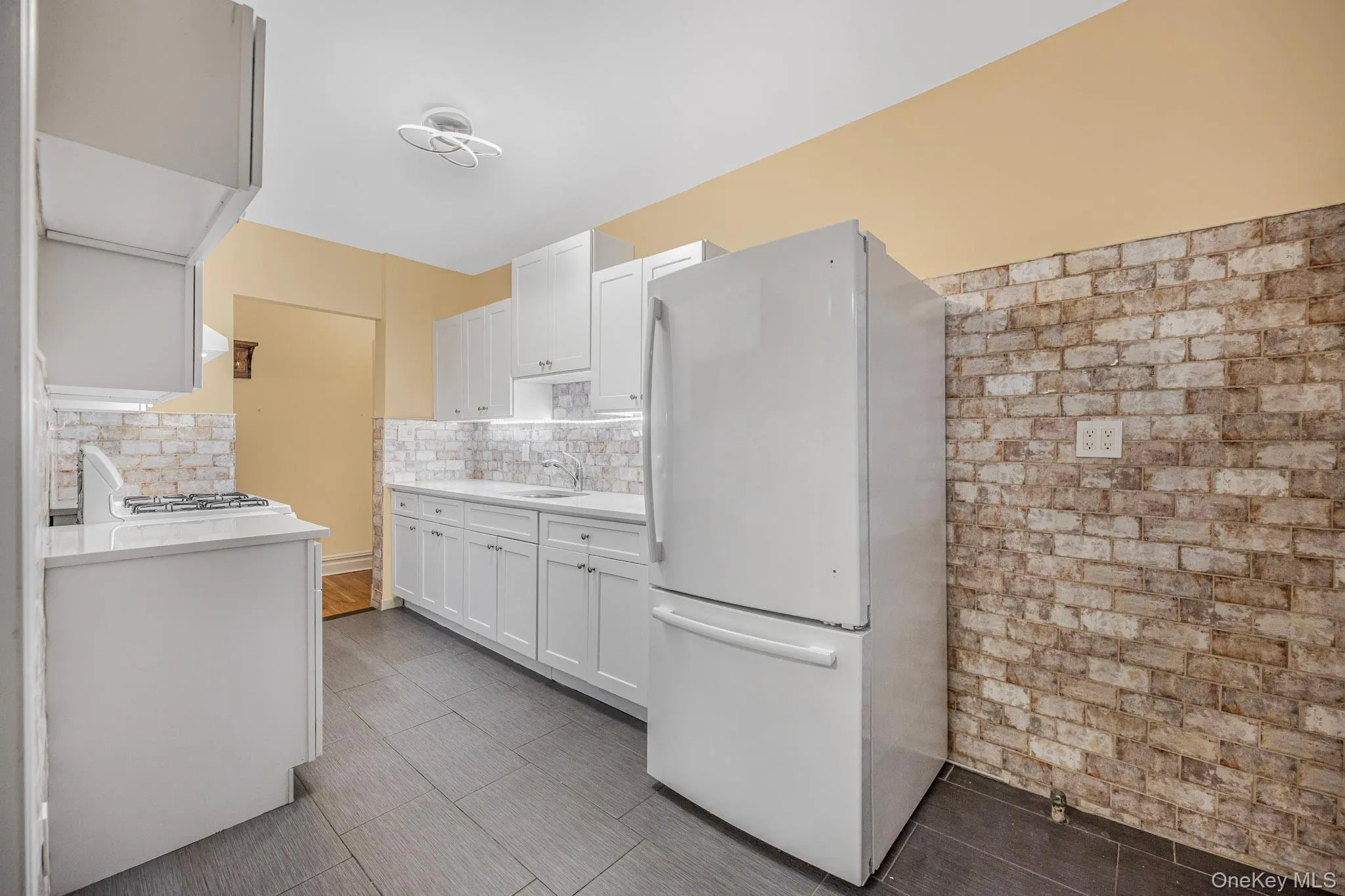 42 Barker Avenue, White Plains, NY, 1 Bedroom Bedrooms, 3 Rooms Rooms,1 BathroomBathrooms,Residential Lease,For Rent,Barker,0,1020310 42 Barker Avenue, White Plains, NY, 1 Bedroom Bedrooms, 3 Rooms Rooms,1 BathroomBathrooms,Residential Lease,For Rent,Barker,0,1020310