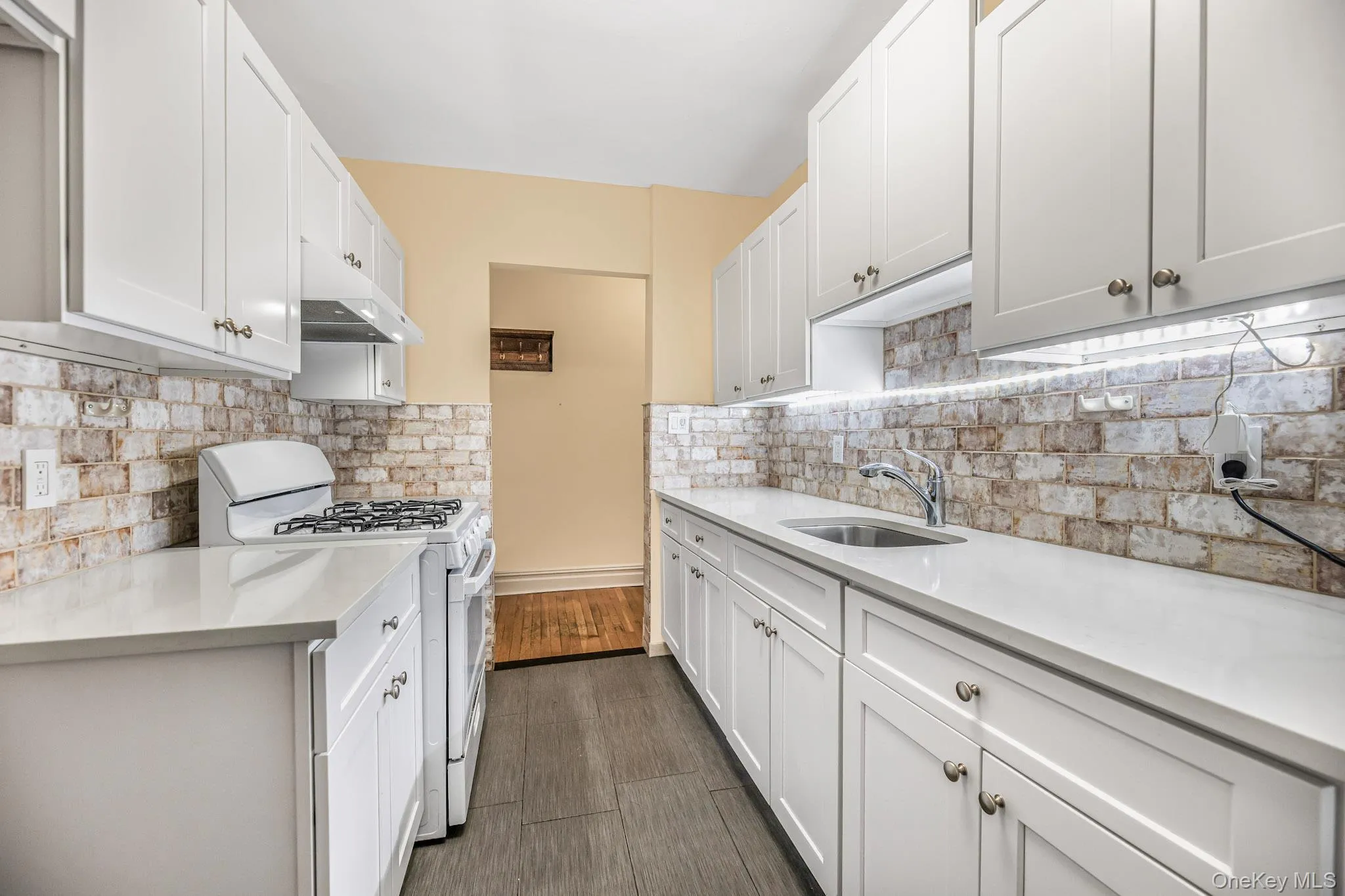 42 Barker Avenue, White Plains, NY, 1 Bedroom Bedrooms, 3 Rooms Rooms,1 BathroomBathrooms,Residential Lease,For Rent,Barker,0,1020310 42 Barker Avenue, White Plains, NY, 1 Bedroom Bedrooms, 3 Rooms Rooms,1 BathroomBathrooms,Residential Lease,For Rent,Barker,0,1020310