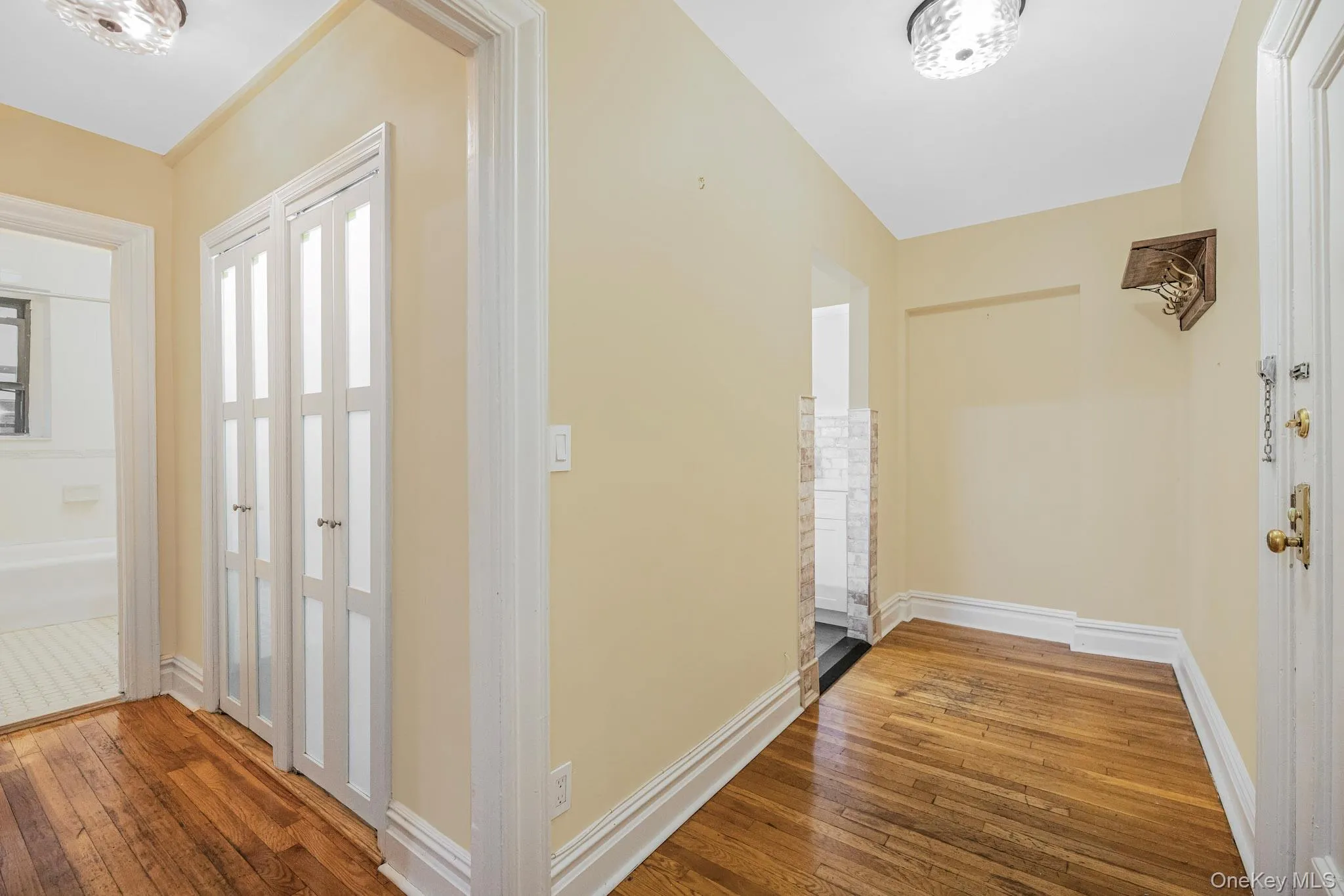 42 Barker Avenue, White Plains, NY, 1 Bedroom Bedrooms, 3 Rooms Rooms,1 BathroomBathrooms,Residential Lease,For Rent,Barker,0,1020310 42 Barker Avenue, White Plains, NY, 1 Bedroom Bedrooms, 3 Rooms Rooms,1 BathroomBathrooms,Residential Lease,For Rent,Barker,0,1020310