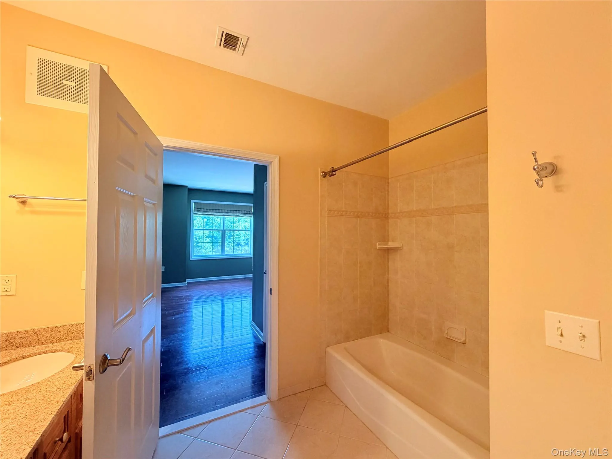943 Tower Ridge Circle, Middletown, NY, 1 Bedroom Bedrooms, 5 Rooms Rooms,1 BathroomBathrooms,Residential Lease,For Rent,Tower Ridge,0,1020312 943 Tower Ridge Circle, Middletown, NY, 1 Bedroom Bedrooms, 5 Rooms Rooms,1 BathroomBathrooms,Residential Lease,For Rent,Tower Ridge,0,1020312
