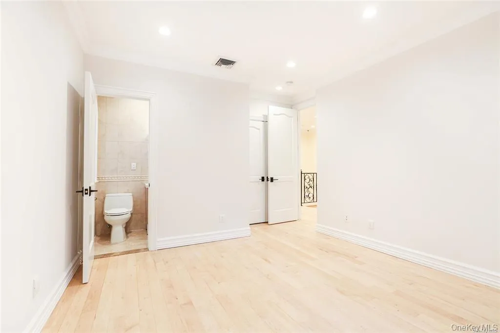 27 Elliot Road, North Hempstead, NY, 4 Bedrooms Bedrooms, 8 Rooms Rooms,4 BathroomsBathrooms,Residential Lease,For Rent,Elliot,0,1020313 27 Elliot Road, North Hempstead, NY, 4 Bedrooms Bedrooms, 8 Rooms Rooms,4 BathroomsBathrooms,Residential Lease,For Rent,Elliot,0,1020313