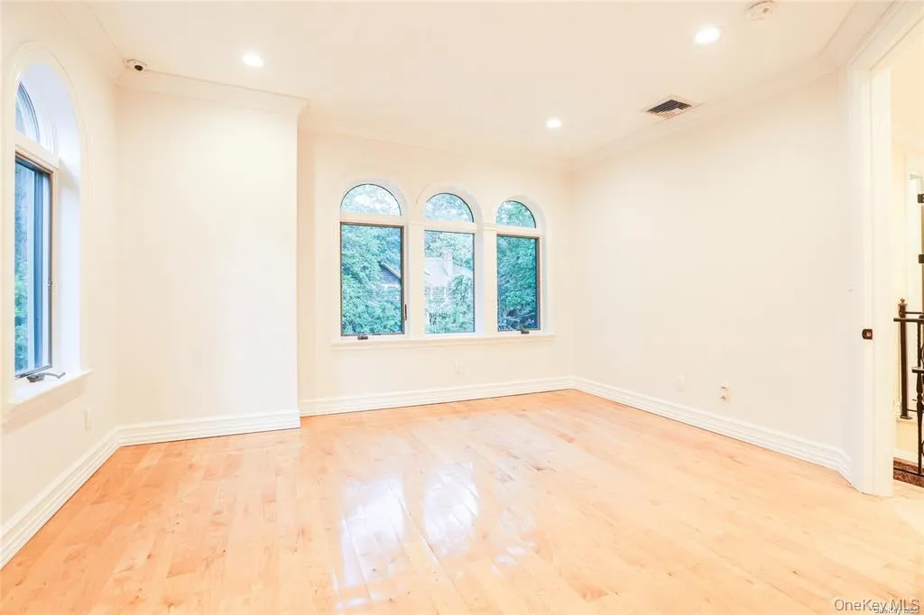 27 Elliot Road, North Hempstead, NY, 4 Bedrooms Bedrooms, 8 Rooms Rooms,4 BathroomsBathrooms,Residential Lease,For Rent,Elliot,0,1020313 27 Elliot Road, North Hempstead, NY, 4 Bedrooms Bedrooms, 8 Rooms Rooms,4 BathroomsBathrooms,Residential Lease,For Rent,Elliot,0,1020313