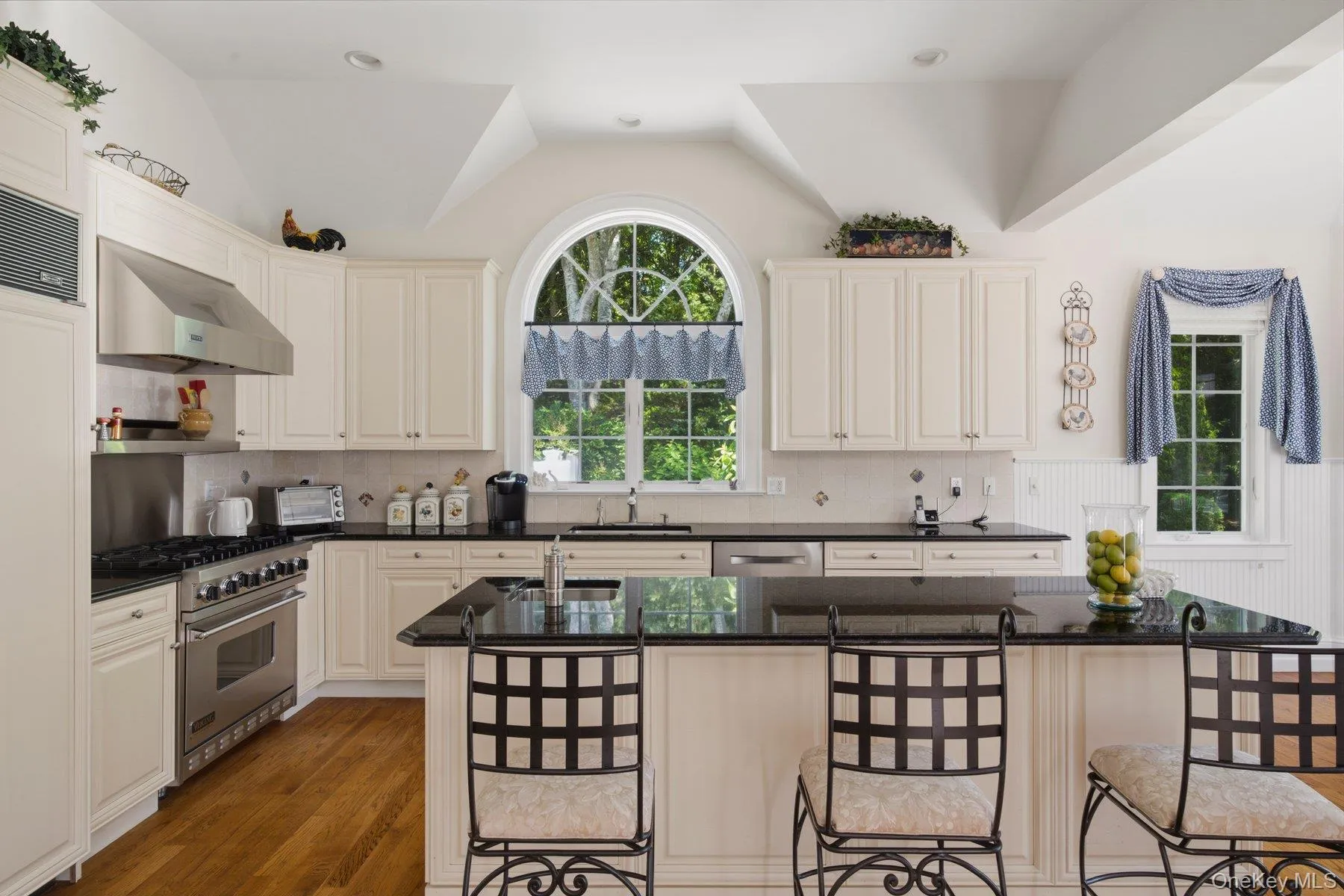 19 Cedarfield Lane, Southampton, NY, 4 Bedrooms Bedrooms, 13 Rooms Rooms,3 BathroomsBathrooms,Residential,For Rent,Cedarfield,0,1020331 19 Cedarfield Lane, Southampton, NY, 4 Bedrooms Bedrooms, 13 Rooms Rooms,3 BathroomsBathrooms,Residential,For Rent,Cedarfield,0,1020331