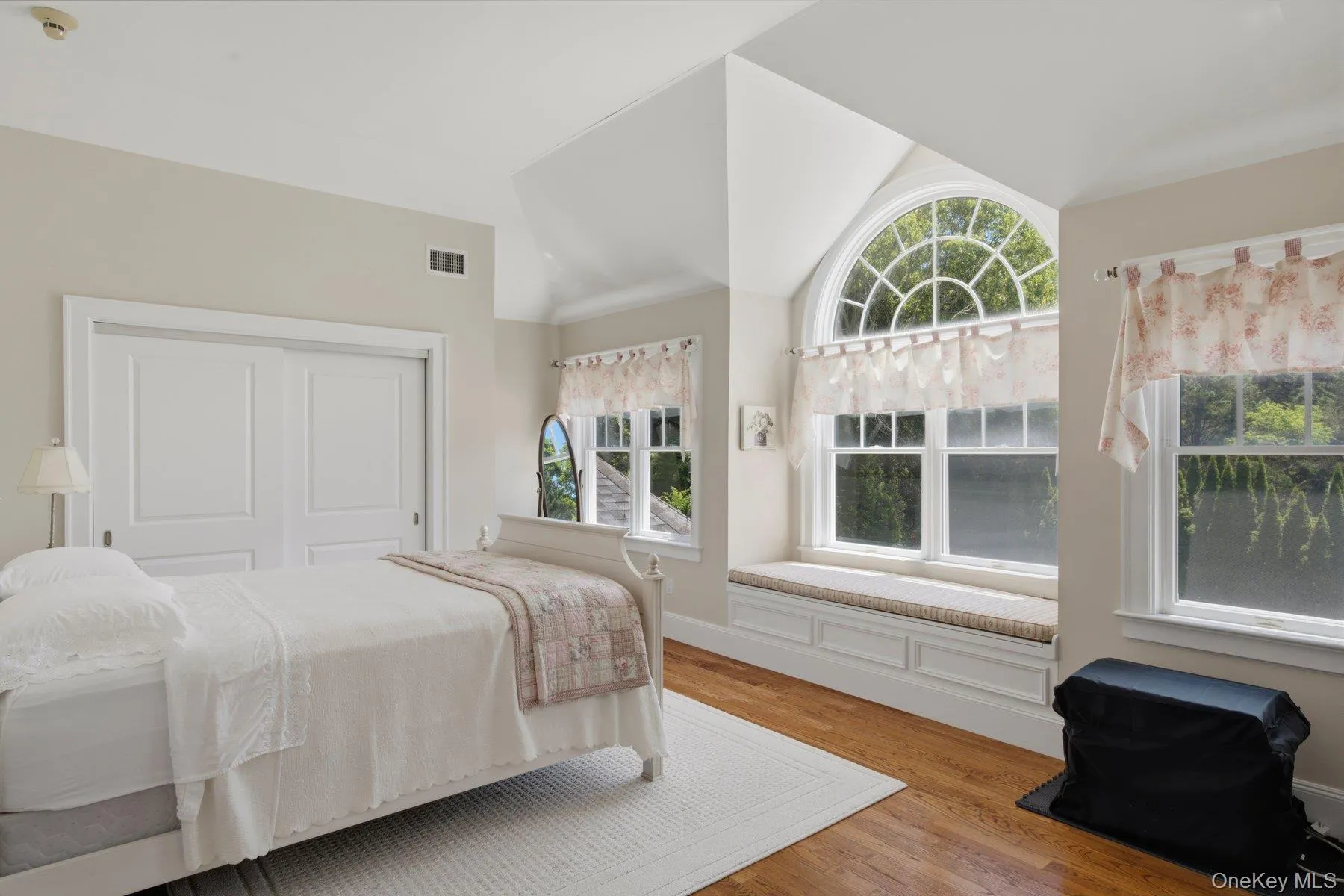 19 Cedarfield Lane, Southampton, NY, 4 Bedrooms Bedrooms, 13 Rooms Rooms,3 BathroomsBathrooms,Residential,For Rent,Cedarfield,0,1020331 19 Cedarfield Lane, Southampton, NY, 4 Bedrooms Bedrooms, 13 Rooms Rooms,3 BathroomsBathrooms,Residential,For Rent,Cedarfield,0,1020331