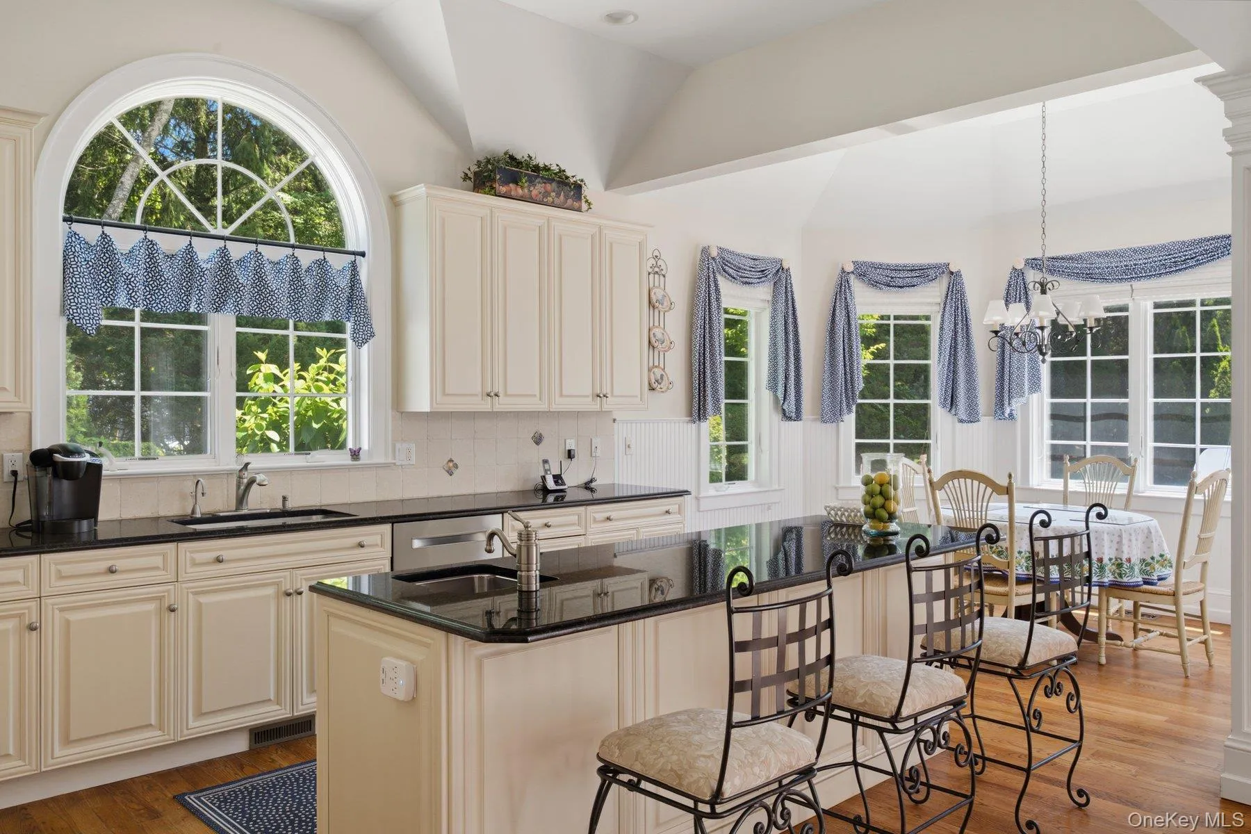 19 Cedarfield Lane, Southampton, NY, 4 Bedrooms Bedrooms, 13 Rooms Rooms,3 BathroomsBathrooms,Residential,For Rent,Cedarfield,0,1020331 19 Cedarfield Lane, Southampton, NY, 4 Bedrooms Bedrooms, 13 Rooms Rooms,3 BathroomsBathrooms,Residential,For Rent,Cedarfield,0,1020331
