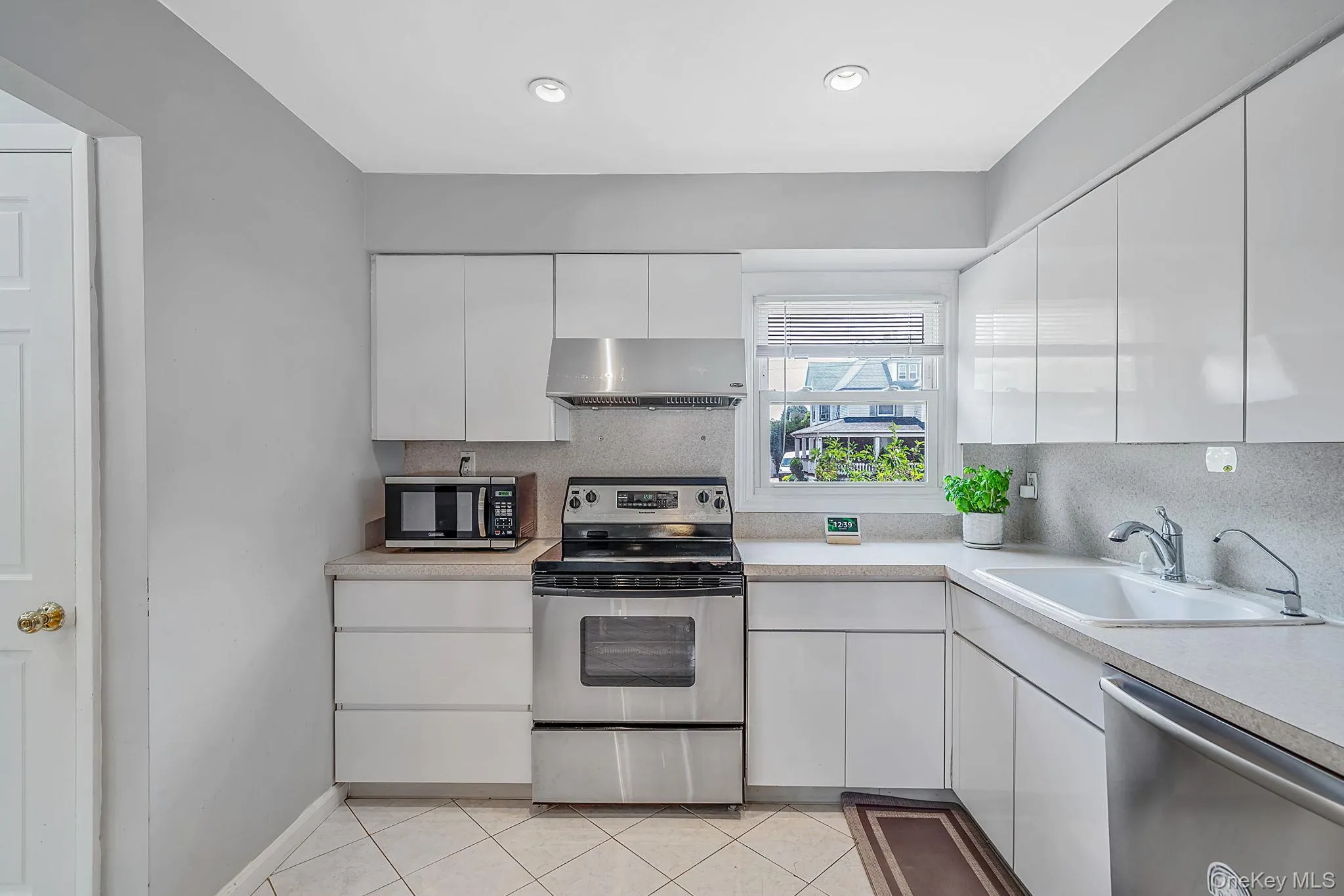 250 Church Street, Hempstead, NY, 3 Bedrooms Bedrooms, 7 Rooms Rooms,2 BathroomsBathrooms,Residential,For Rent,Church,0,1020340 250 Church Street, Hempstead, NY, 3 Bedrooms Bedrooms, 7 Rooms Rooms,2 BathroomsBathrooms,Residential,For Rent,Church,0,1020340
