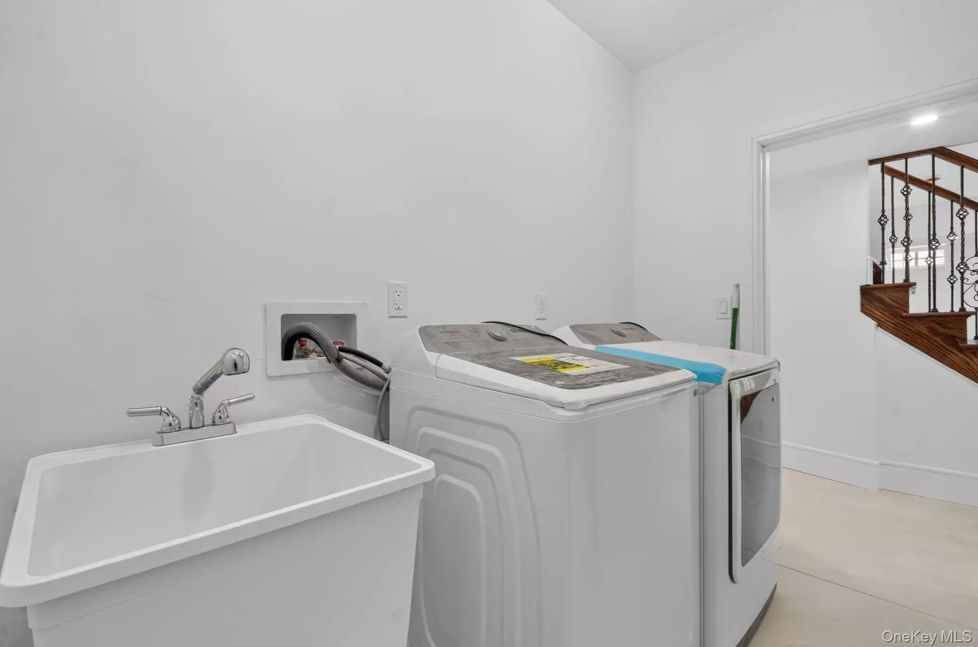 946 Cherry Lane, North Hempstead, NY, 5 Bedrooms Bedrooms, 12 Rooms Rooms,4 BathroomsBathrooms,Residential,For Rent,Cherry,0,1020350 946 Cherry Lane, North Hempstead, NY, 5 Bedrooms Bedrooms, 12 Rooms Rooms,4 BathroomsBathrooms,Residential,For Rent,Cherry,0,1020350