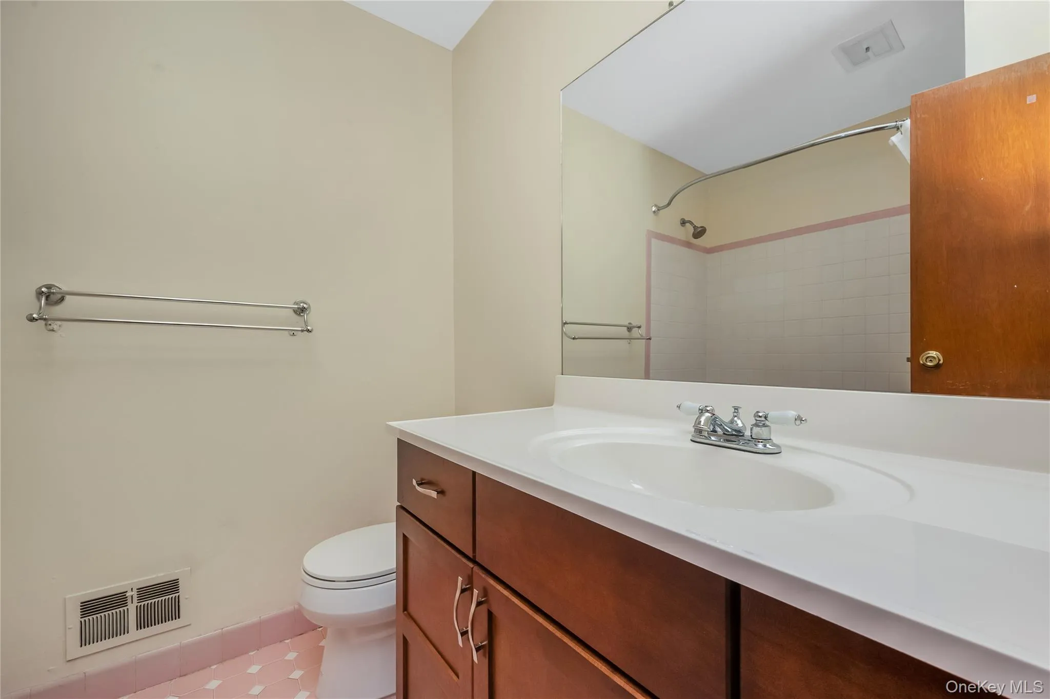 10 Udell Way, Huntington, NY, 3 Bedrooms Bedrooms, 7 Rooms Rooms,2 BathroomsBathrooms,Residential,For Rent,Udell,0,1020373 10 Udell Way, Huntington, NY, 3 Bedrooms Bedrooms, 7 Rooms Rooms,2 BathroomsBathrooms,Residential,For Rent,Udell,0,1020373