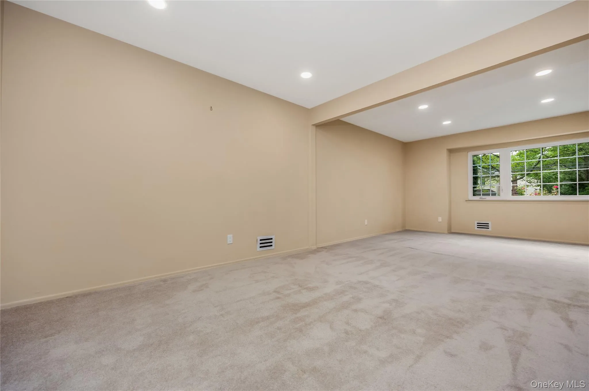 10 Udell Way, Huntington, NY, 3 Bedrooms Bedrooms, 7 Rooms Rooms,2 BathroomsBathrooms,Residential,For Rent,Udell,0,1020373 10 Udell Way, Huntington, NY, 3 Bedrooms Bedrooms, 7 Rooms Rooms,2 BathroomsBathrooms,Residential,For Rent,Udell,0,1020373