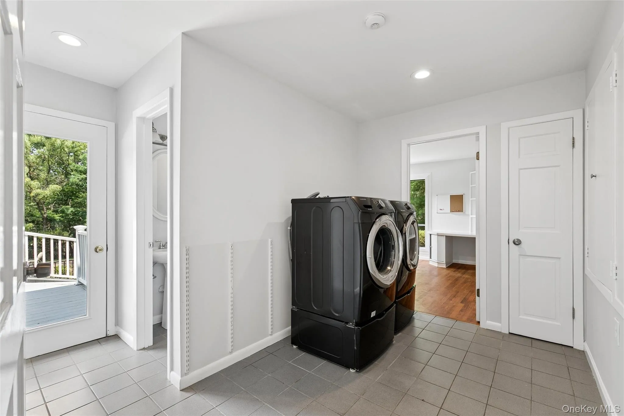 Wing with laundry, full bath and office or 5th bedroom Wing with laundry, full bath and office or 5th bedroom