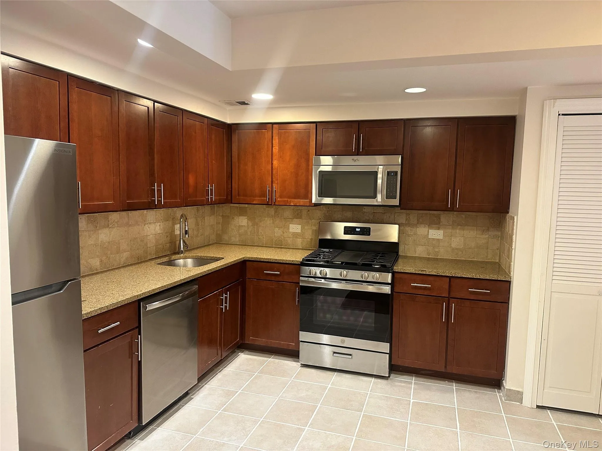 14341 84th Drive, New York, NY, 1 Bedroom Bedrooms, 4 Rooms Rooms,1 BathroomBathrooms,Residential Lease,For Rent,84th,0,1020378 14341 84th Drive, New York, NY, 1 Bedroom Bedrooms, 4 Rooms Rooms,1 BathroomBathrooms,Residential Lease,For Rent,84th,0,1020378