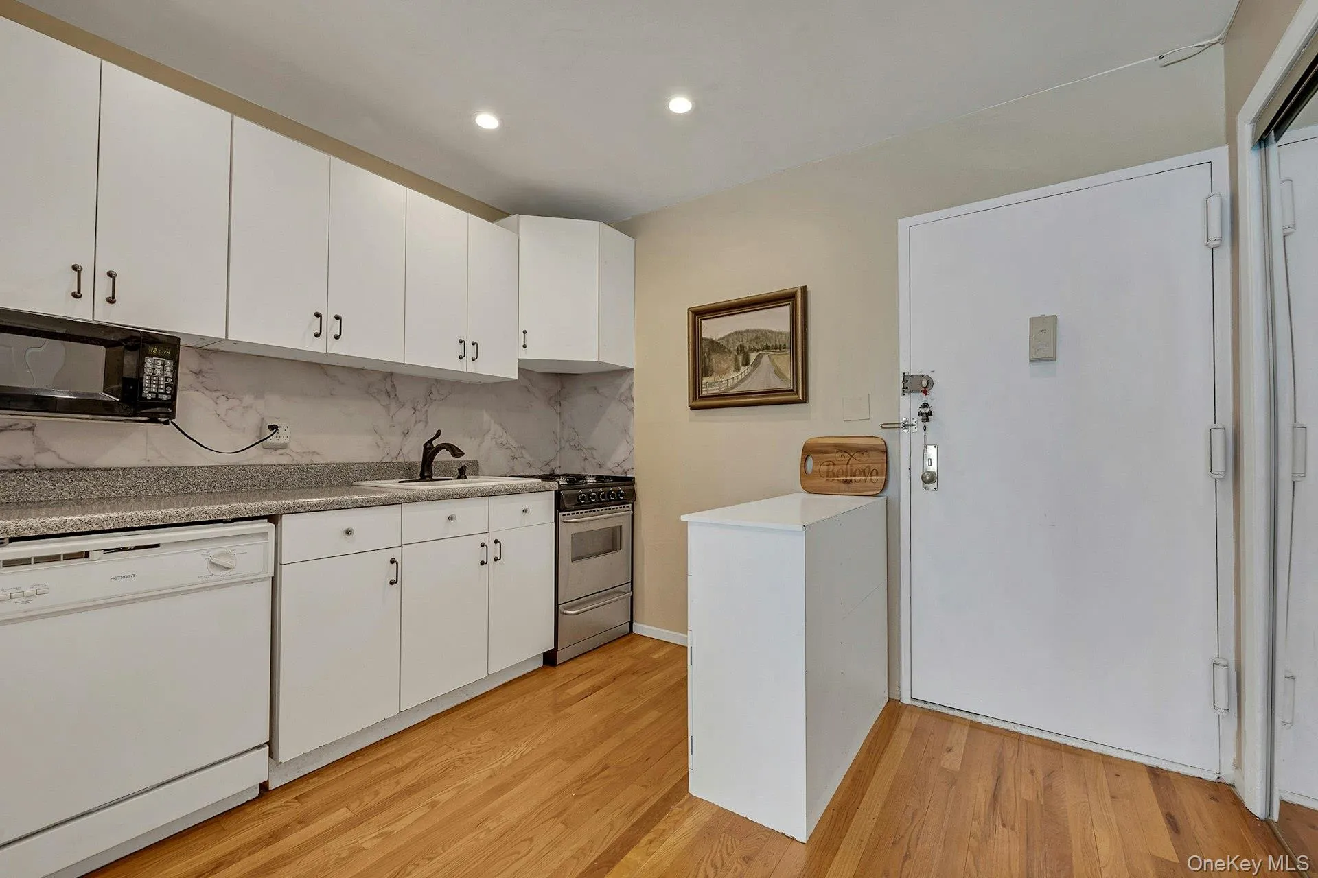 2221 Palmer Avenue, New Rochelle, NY, 1 Room Rooms,1 BathroomBathrooms,Residential,For Rent,Palmer,0,1020380 2221 Palmer Avenue, New Rochelle, NY, 1 Room Rooms,1 BathroomBathrooms,Residential,For Rent,Palmer,0,1020380