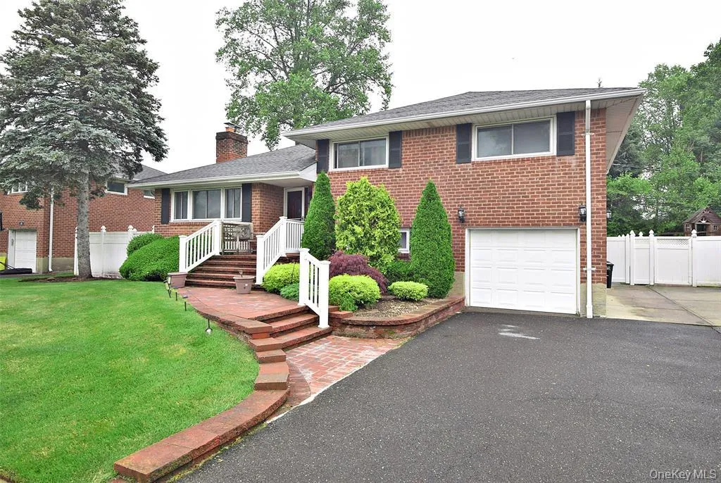51 Whitman Avenue, Oyster Bay, NY, 3 Bedrooms Bedrooms, 8 Rooms Rooms,2 BathroomsBathrooms,Residential Lease,For Rent,Whitman,0,1020383 51 Whitman Avenue, Oyster Bay, NY, 3 Bedrooms Bedrooms, 8 Rooms Rooms,2 BathroomsBathrooms,Residential Lease,For Rent,Whitman,0,1020383