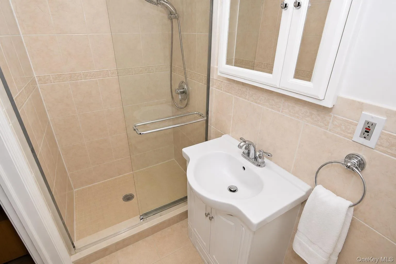 51 Whitman Avenue, Oyster Bay, NY, 3 Bedrooms Bedrooms, 8 Rooms Rooms,2 BathroomsBathrooms,Residential Lease,For Rent,Whitman,0,1020383 51 Whitman Avenue, Oyster Bay, NY, 3 Bedrooms Bedrooms, 8 Rooms Rooms,2 BathroomsBathrooms,Residential Lease,For Rent,Whitman,0,1020383