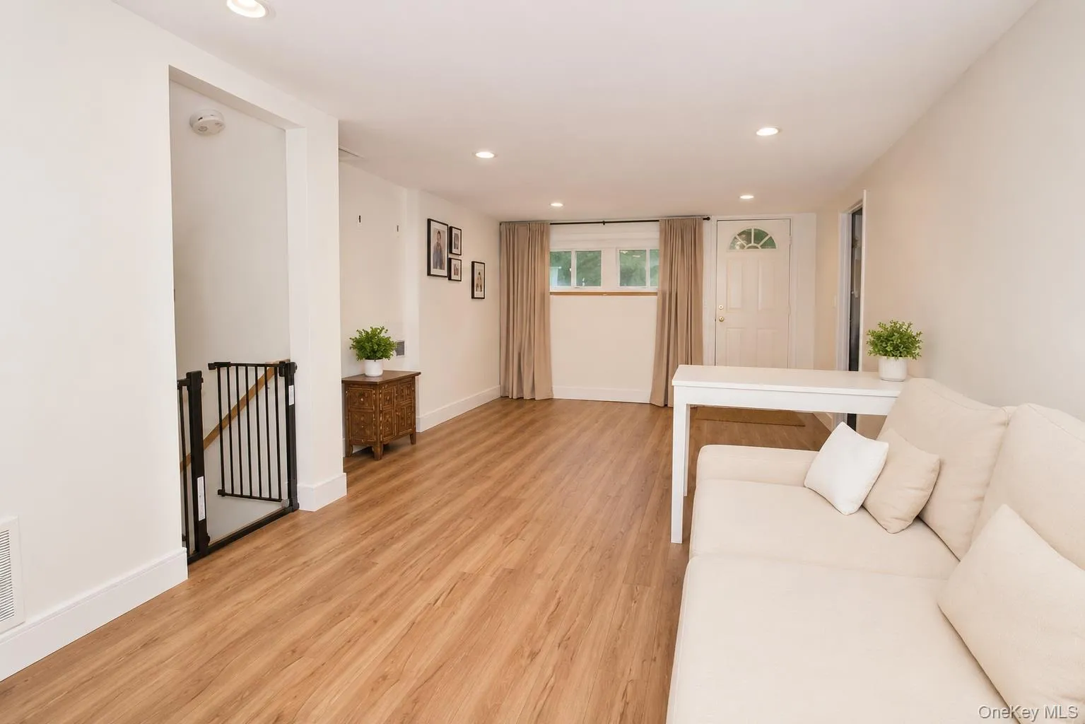 51 Whitman Avenue, Oyster Bay, NY, 3 Bedrooms Bedrooms, 8 Rooms Rooms,2 BathroomsBathrooms,Residential Lease,For Rent,Whitman,0,1020383 51 Whitman Avenue, Oyster Bay, NY, 3 Bedrooms Bedrooms, 8 Rooms Rooms,2 BathroomsBathrooms,Residential Lease,For Rent,Whitman,0,1020383