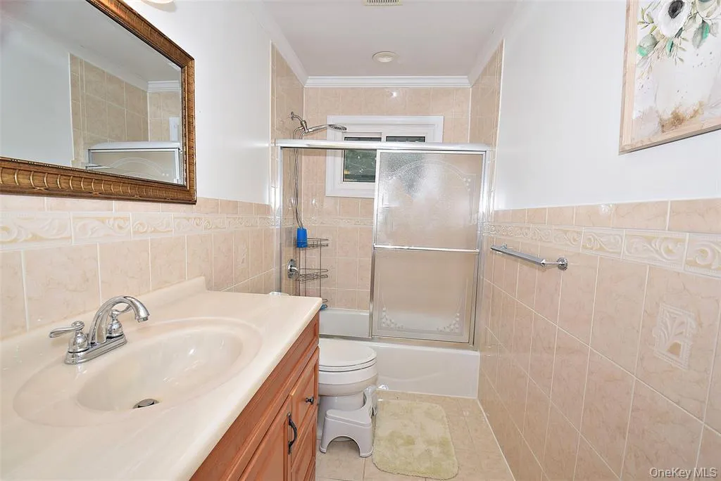 51 Whitman Avenue, Oyster Bay, NY, 3 Bedrooms Bedrooms, 8 Rooms Rooms,2 BathroomsBathrooms,Residential Lease,For Rent,Whitman,0,1020383 51 Whitman Avenue, Oyster Bay, NY, 3 Bedrooms Bedrooms, 8 Rooms Rooms,2 BathroomsBathrooms,Residential Lease,For Rent,Whitman,0,1020383