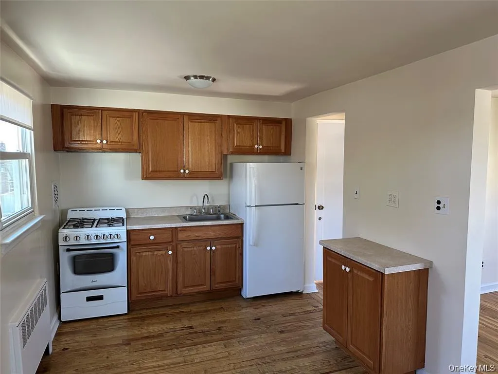 one Waverly Place, Hempstead, NY, 1 Bedroom Bedrooms, 4 Rooms Rooms,1 BathroomBathrooms,Residential Lease,For Rent,Waverly,0,1020386 one Waverly Place, Hempstead, NY, 1 Bedroom Bedrooms, 4 Rooms Rooms,1 BathroomBathrooms,Residential Lease,For Rent,Waverly,0,1020386