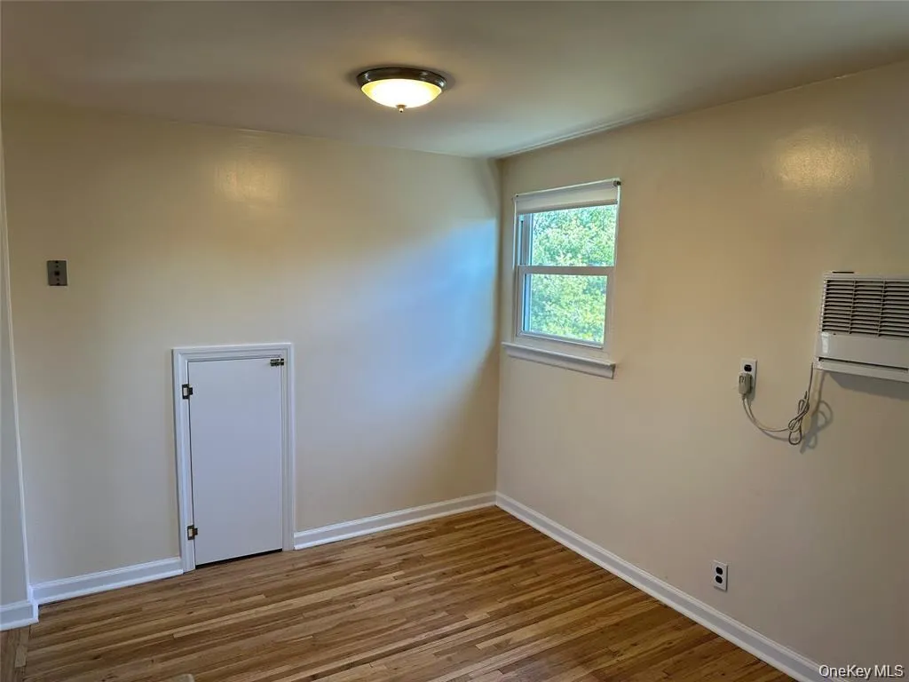 one Waverly Place, Hempstead, NY, 1 Bedroom Bedrooms, 4 Rooms Rooms,1 BathroomBathrooms,Residential Lease,For Rent,Waverly,0,1020386 one Waverly Place, Hempstead, NY, 1 Bedroom Bedrooms, 4 Rooms Rooms,1 BathroomBathrooms,Residential Lease,For Rent,Waverly,0,1020386