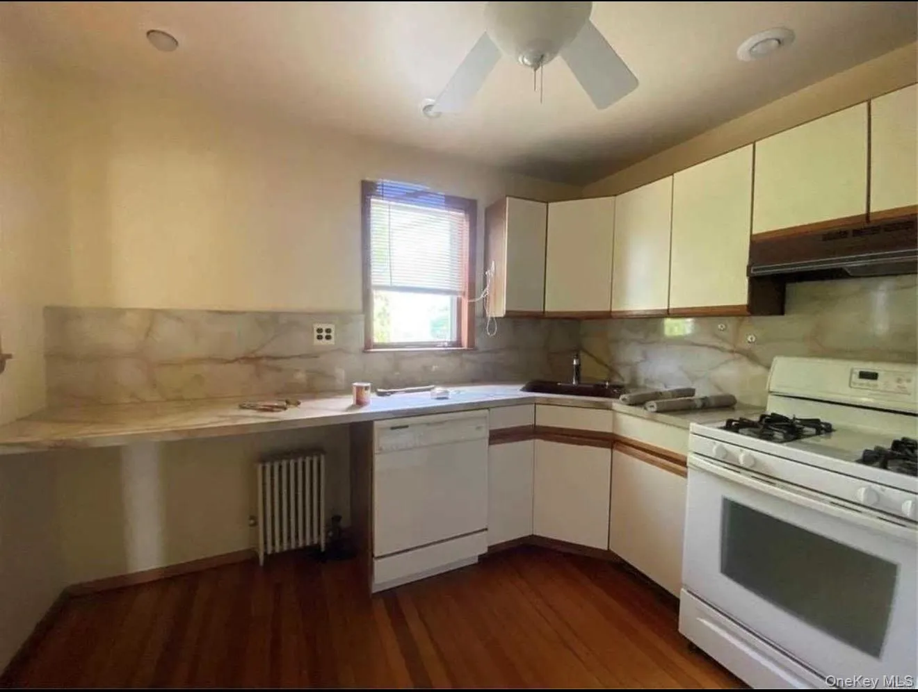 217-17 38 Avenue, New York, NY, 2 Bedrooms Bedrooms, 6 Rooms Rooms,1 BathroomBathrooms,Residential Lease,For Rent,38,0,1020389 217-17 38 Avenue, New York, NY, 2 Bedrooms Bedrooms, 6 Rooms Rooms,1 BathroomBathrooms,Residential Lease,For Rent,38,0,1020389