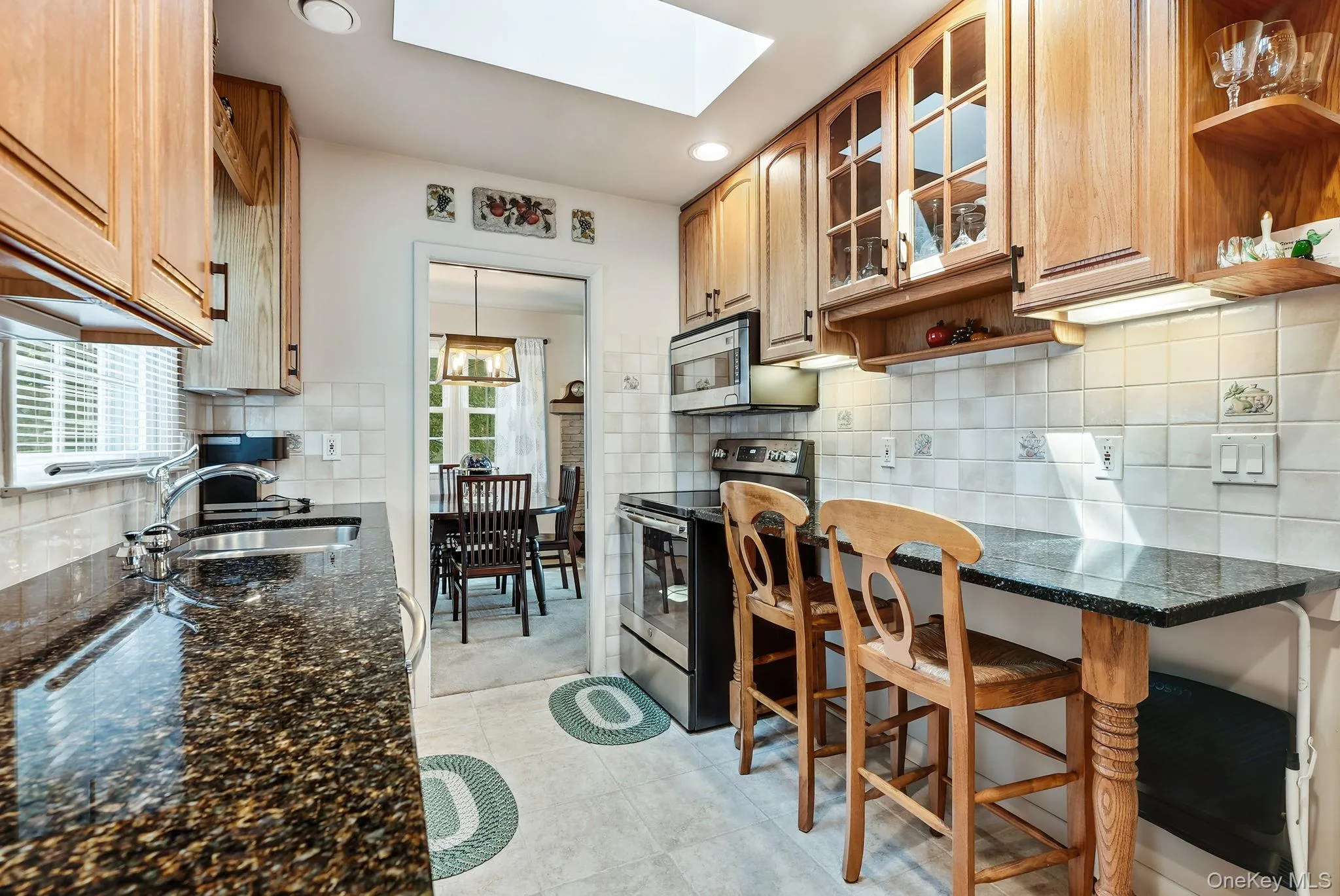 Kitchen with Counter seating Kitchen with Counter seating