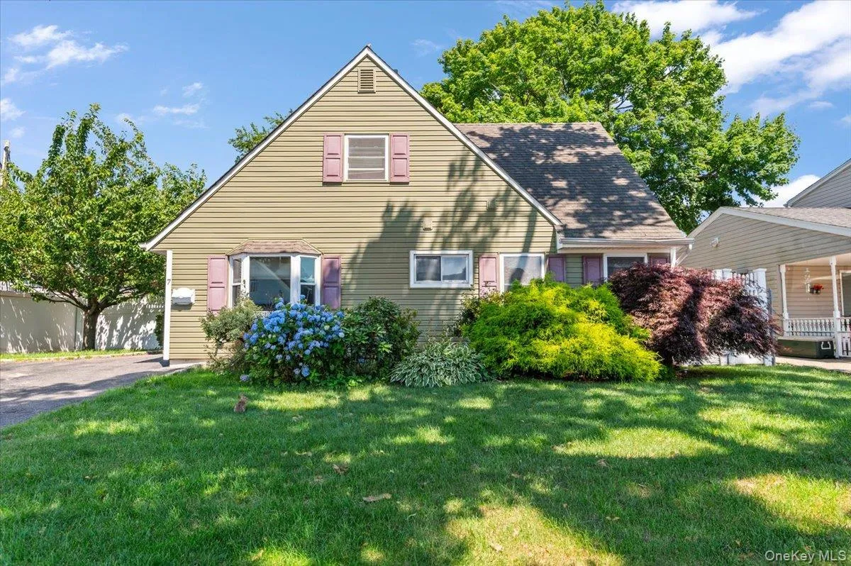 7 Chickadee Lane, Hempstead, NY, 4 Bedrooms Bedrooms, 6 Rooms Rooms,2 BathroomsBathrooms,Residential Lease,For Rent,Chickadee,0,1020397 7 Chickadee Lane, Hempstead, NY, 4 Bedrooms Bedrooms, 6 Rooms Rooms,2 BathroomsBathrooms,Residential Lease,For Rent,Chickadee,0,1020397