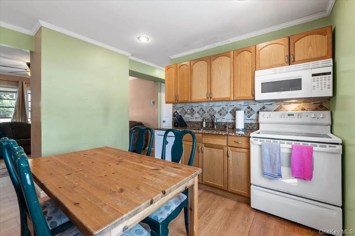 7 Chickadee Lane, Hempstead, NY, 4 Bedrooms Bedrooms, 6 Rooms Rooms,2 BathroomsBathrooms,Residential Lease,For Rent,Chickadee,0,1020397 7 Chickadee Lane, Hempstead, NY, 4 Bedrooms Bedrooms, 6 Rooms Rooms,2 BathroomsBathrooms,Residential Lease,For Rent,Chickadee,0,1020397