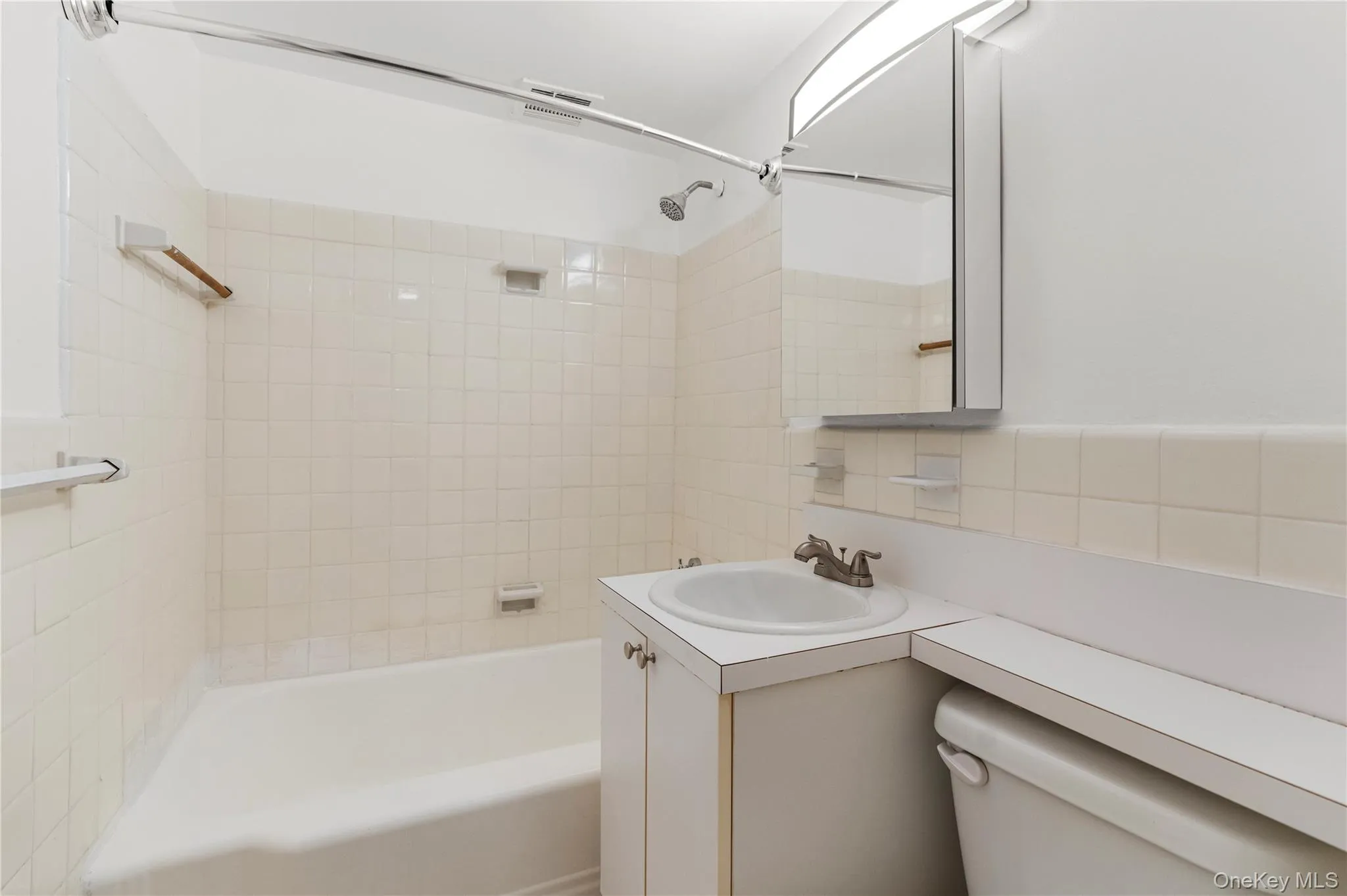 700 Scarsdale Avenue, Eastchester, NY, 2 Rooms Rooms,1 BathroomBathrooms,Residential Lease,For Rent,Scarsdale,0,1020399 700 Scarsdale Avenue, Eastchester, NY, 2 Rooms Rooms,1 BathroomBathrooms,Residential Lease,For Rent,Scarsdale,0,1020399