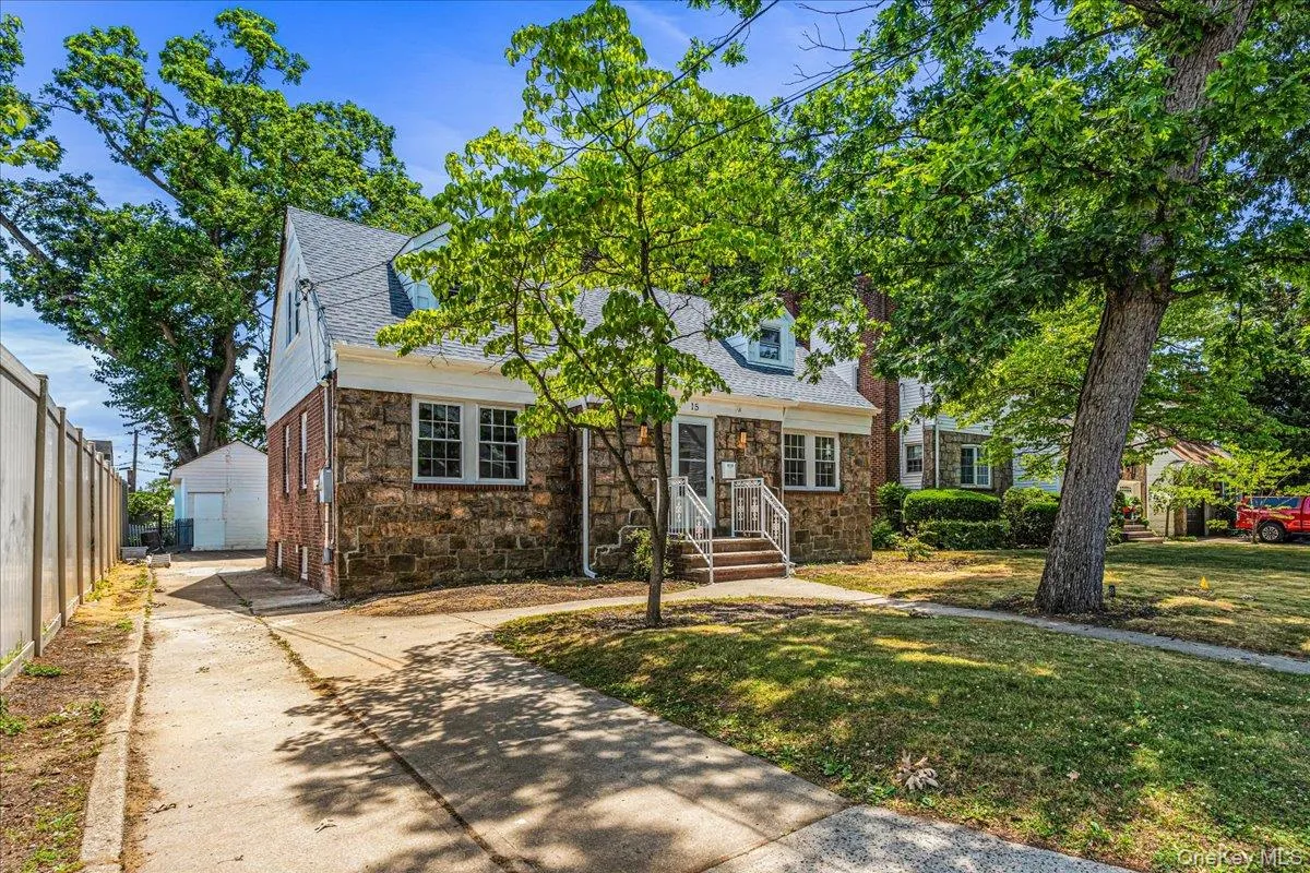 15 Astor Place, Hempstead, NY, 4 Bedrooms Bedrooms, 9 Rooms Rooms,2 BathroomsBathrooms,Residential,For Rent,Astor,0,1020404 15 Astor Place, Hempstead, NY, 4 Bedrooms Bedrooms, 9 Rooms Rooms,2 BathroomsBathrooms,Residential,For Rent,Astor,0,1020404