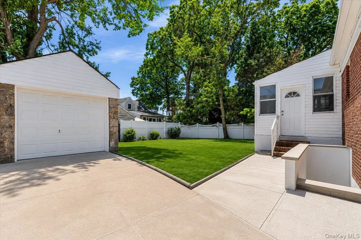 15 Astor Place, Hempstead, NY, 4 Bedrooms Bedrooms, 9 Rooms Rooms,2 BathroomsBathrooms,Residential,For Rent,Astor,0,1020404 15 Astor Place, Hempstead, NY, 4 Bedrooms Bedrooms, 9 Rooms Rooms,2 BathroomsBathrooms,Residential,For Rent,Astor,0,1020404