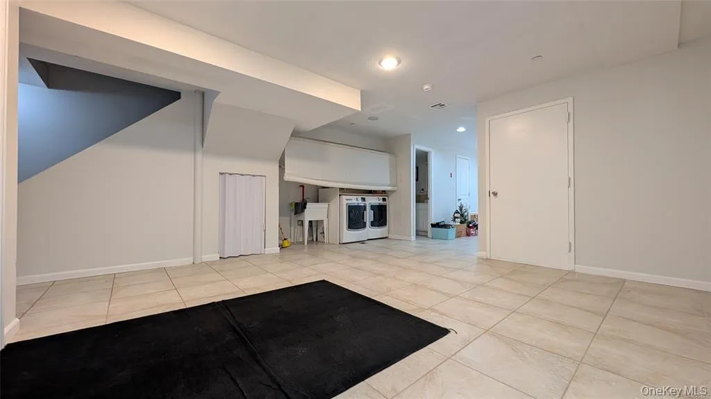 46-45 193rd Street, New York, NY, 3 Bedrooms Bedrooms, 7 Rooms Rooms,2 BathroomsBathrooms,Residential Lease,For Rent,193rd,0,1020409 46-45 193rd Street, New York, NY, 3 Bedrooms Bedrooms, 7 Rooms Rooms,2 BathroomsBathrooms,Residential Lease,For Rent,193rd,0,1020409