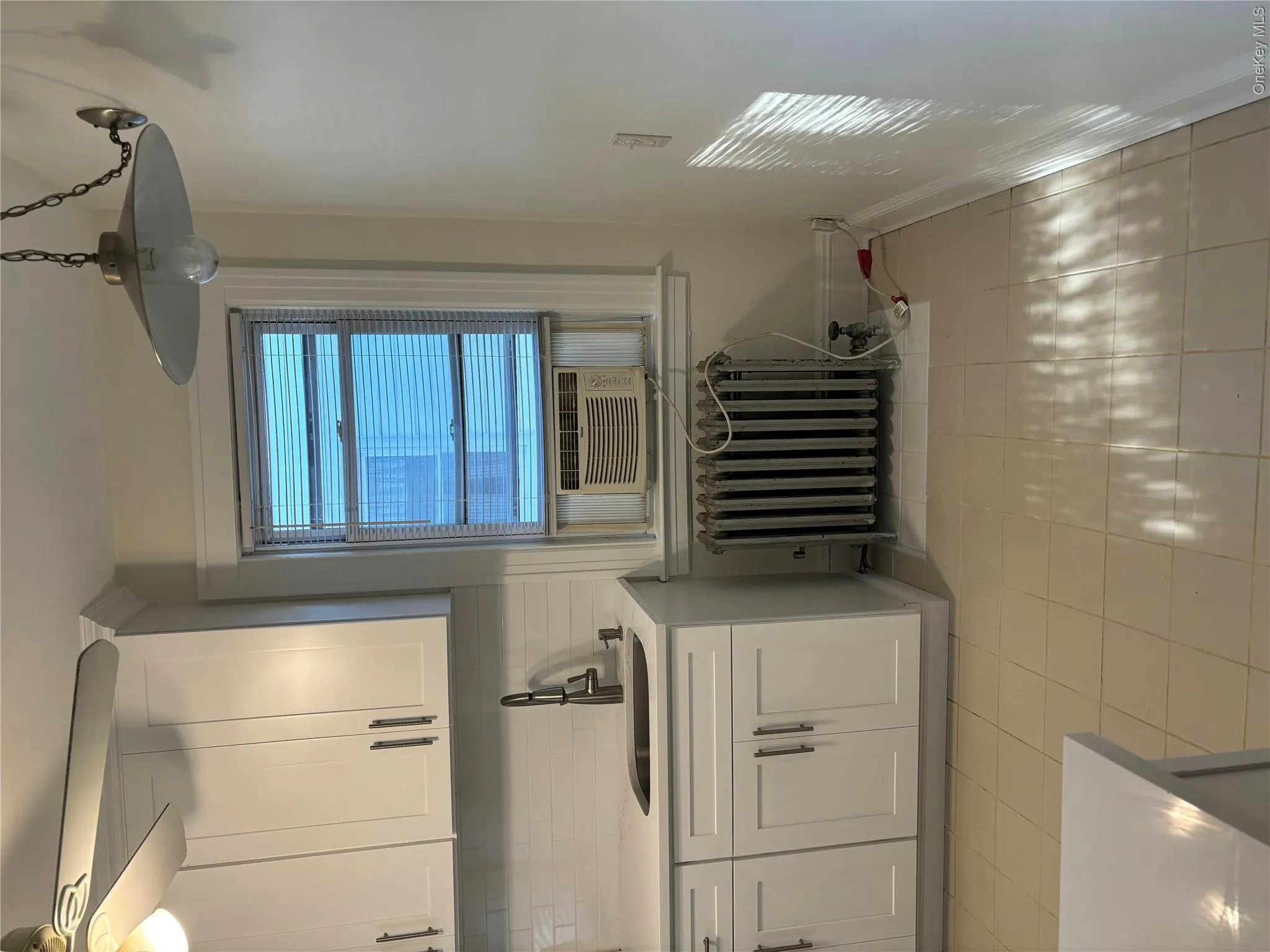 181 Violet Avenue, Hempstead, NY, 1 Bedroom Bedrooms, 4 Rooms Rooms,1 BathroomBathrooms,Residential Lease,For Rent,Violet,0,1020412 181 Violet Avenue, Hempstead, NY, 1 Bedroom Bedrooms, 4 Rooms Rooms,1 BathroomBathrooms,Residential Lease,For Rent,Violet,0,1020412