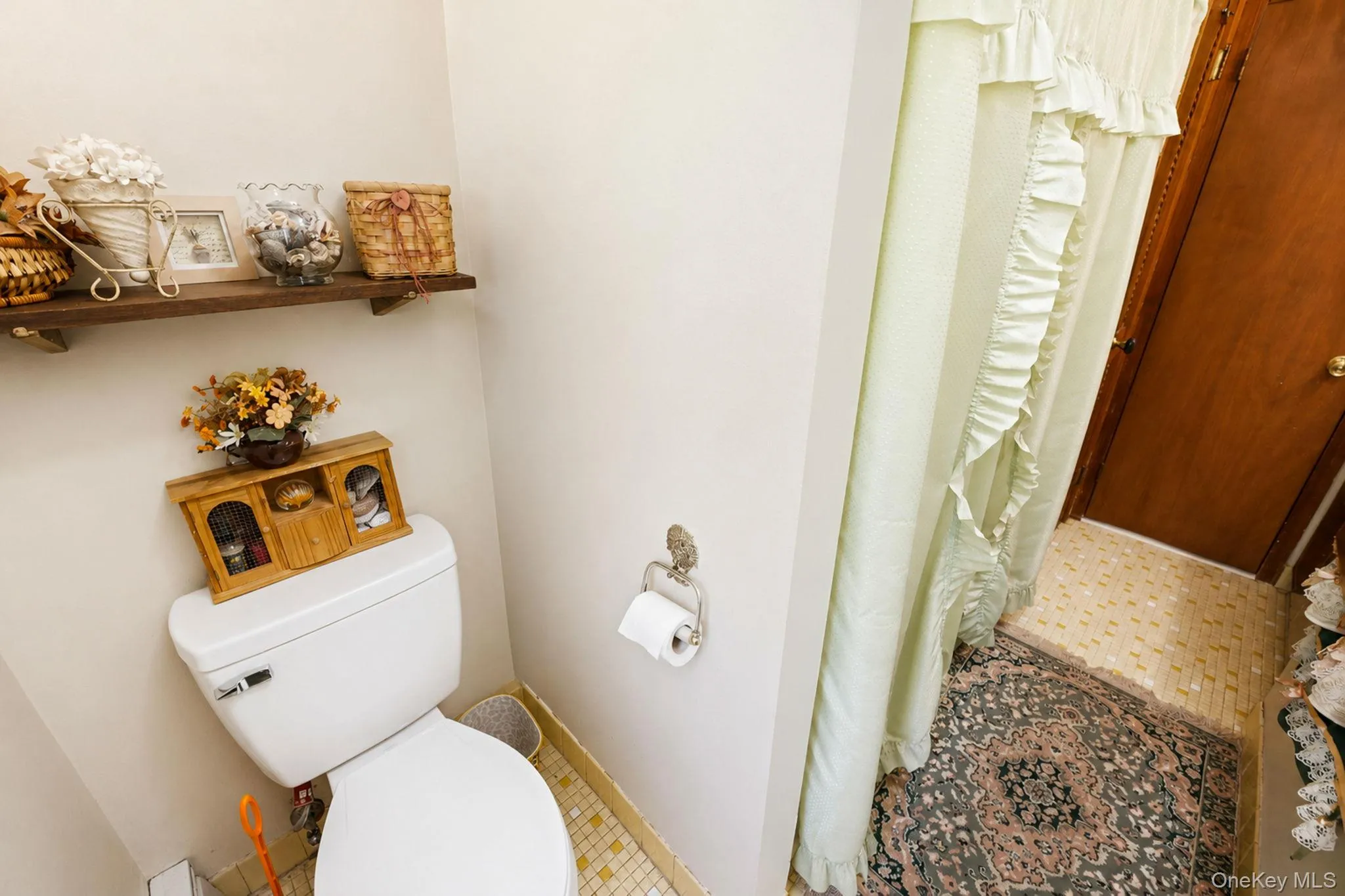 376 Moriches Road, Smithtown, NY, 3 Bedrooms Bedrooms, 7 Rooms Rooms,2 BathroomsBathrooms,Residential,For Rent,Moriches,0,1020426 376 Moriches Road, Smithtown, NY, 3 Bedrooms Bedrooms, 7 Rooms Rooms,2 BathroomsBathrooms,Residential,For Rent,Moriches,0,1020426